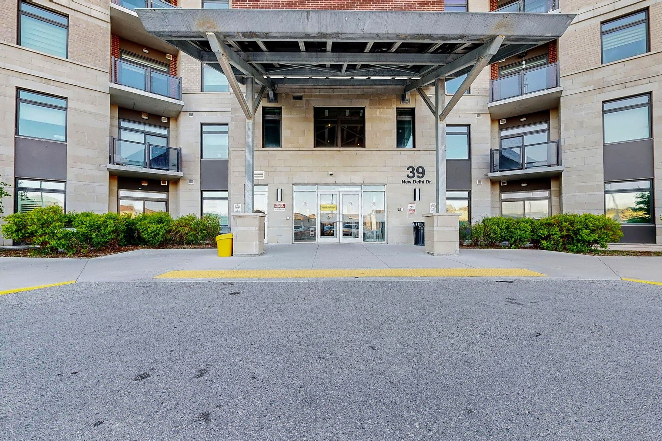 39 New Delhi Drive 703, Markham, ON L3S 0E1