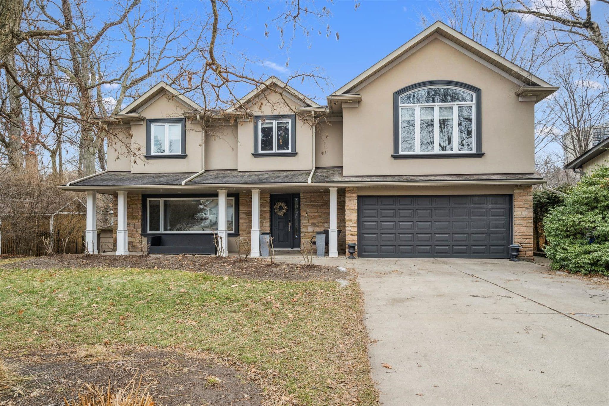 1302 Hillview Crescent, Oakville, ON L6H 2C7