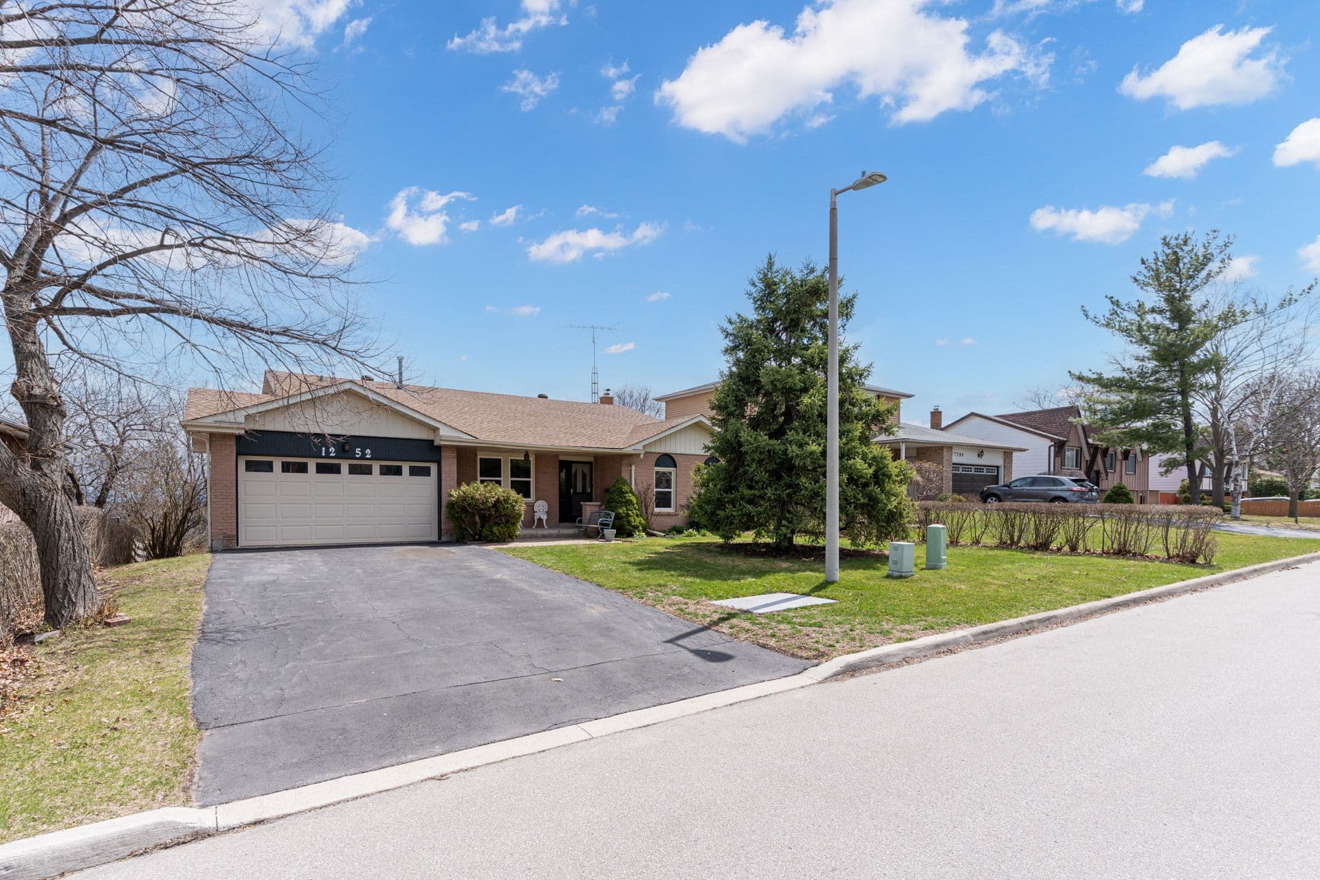 1252 Lakeview Drive, Oakville, ON L6H 2M8