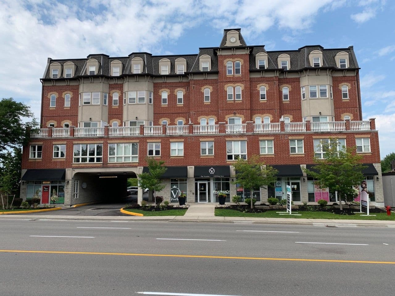 15450 Yonge Street 406, Aurora, ON L4G 0K1