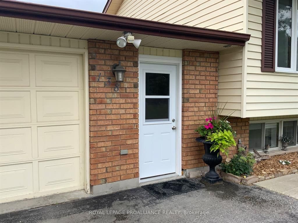 138 Cloverleaf Drive Lower, Belleville, ON K8N 4Z5