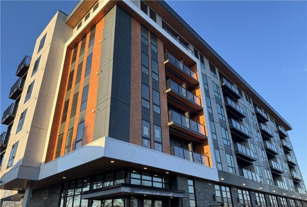 312 Erb Street 411, Waterloo, ON N2L 1W3