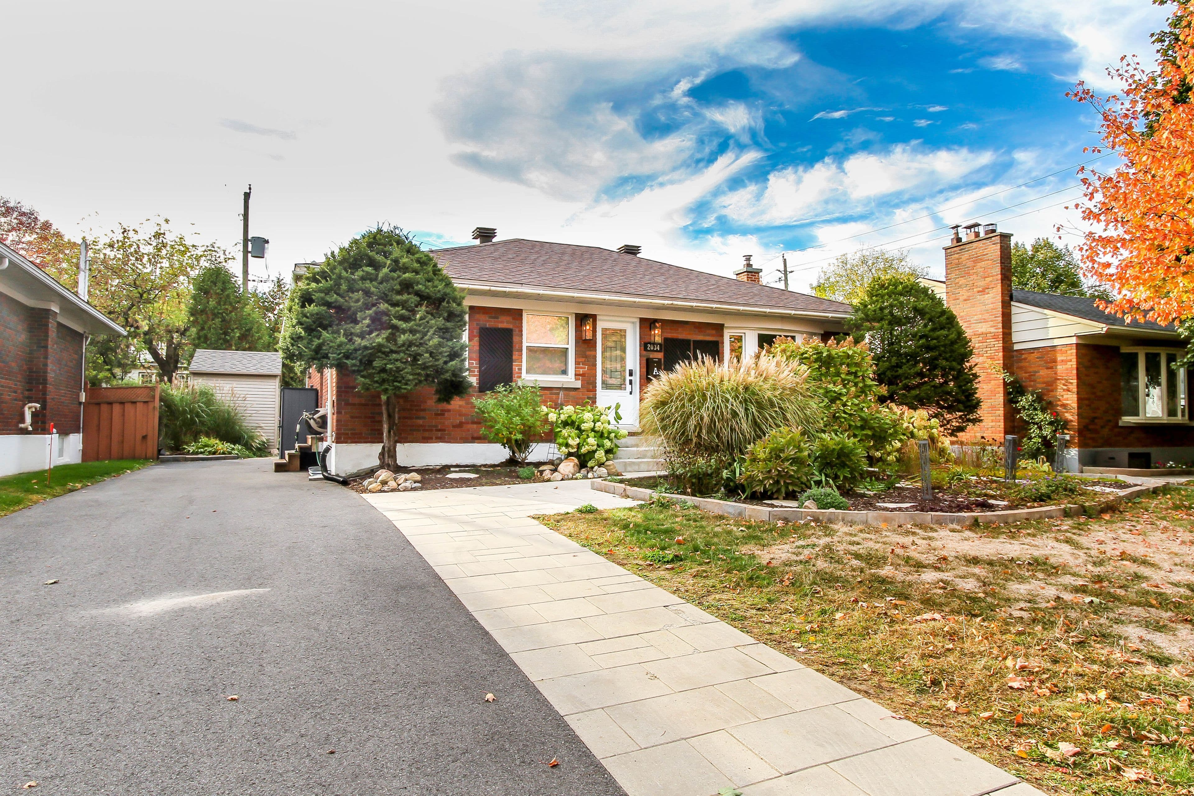 2034 Saunderson Drive A, Elmvale Acres and Area, ON K1G 2E6