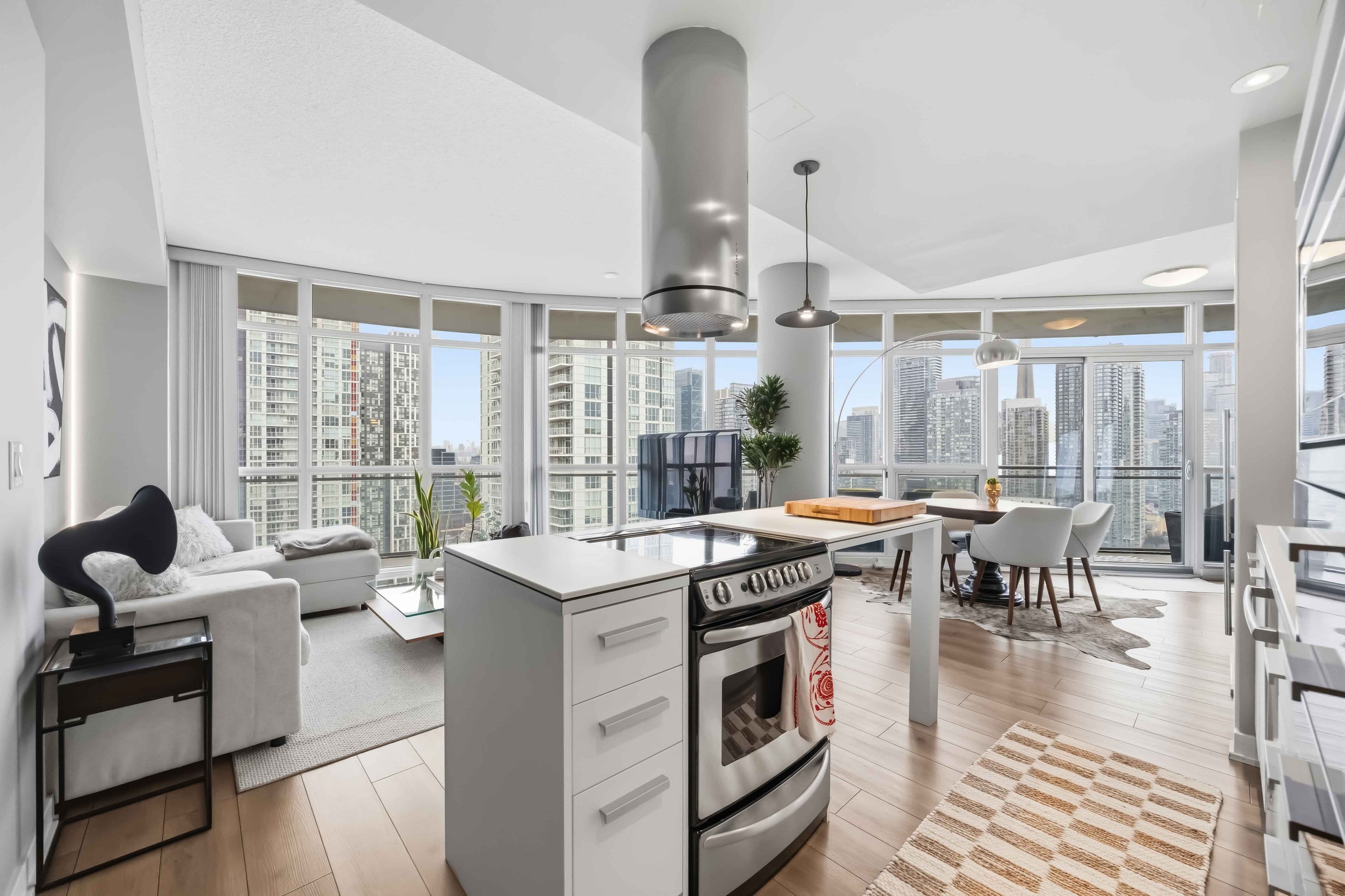 38 Dan Leckie Way 3008, Toronto C01, ON M5V 2V6