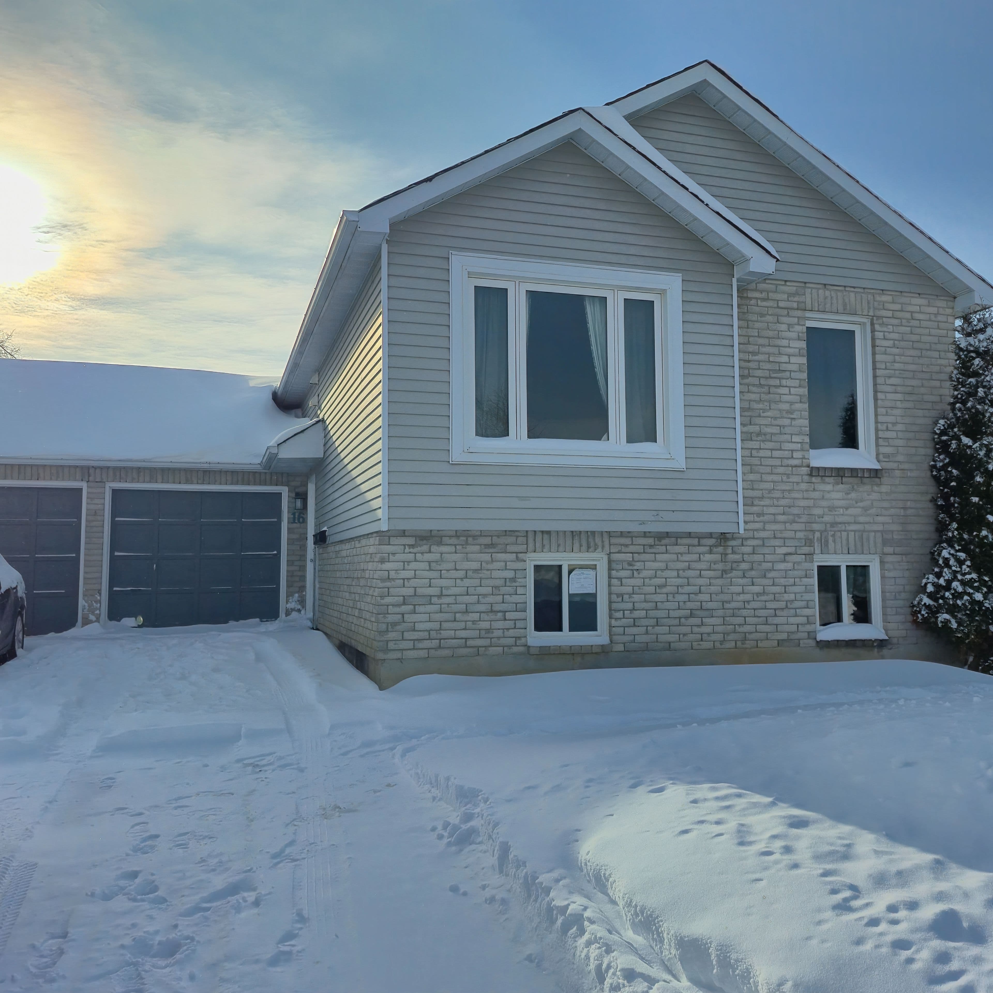 16 Herrell Avenue Lower, Barrie, ON L4N 6T5