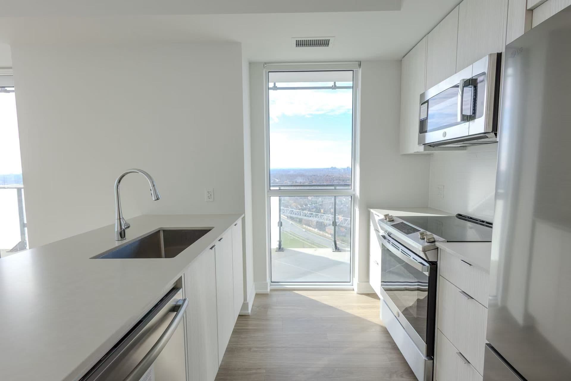 4130 Parkside Village Drive 2210 RM, Mississauga, ON L5B 3M8