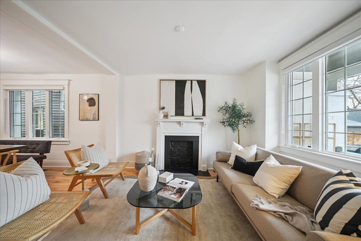 4 Murdock Avenue, Toronto E02, ON M4C 1E4