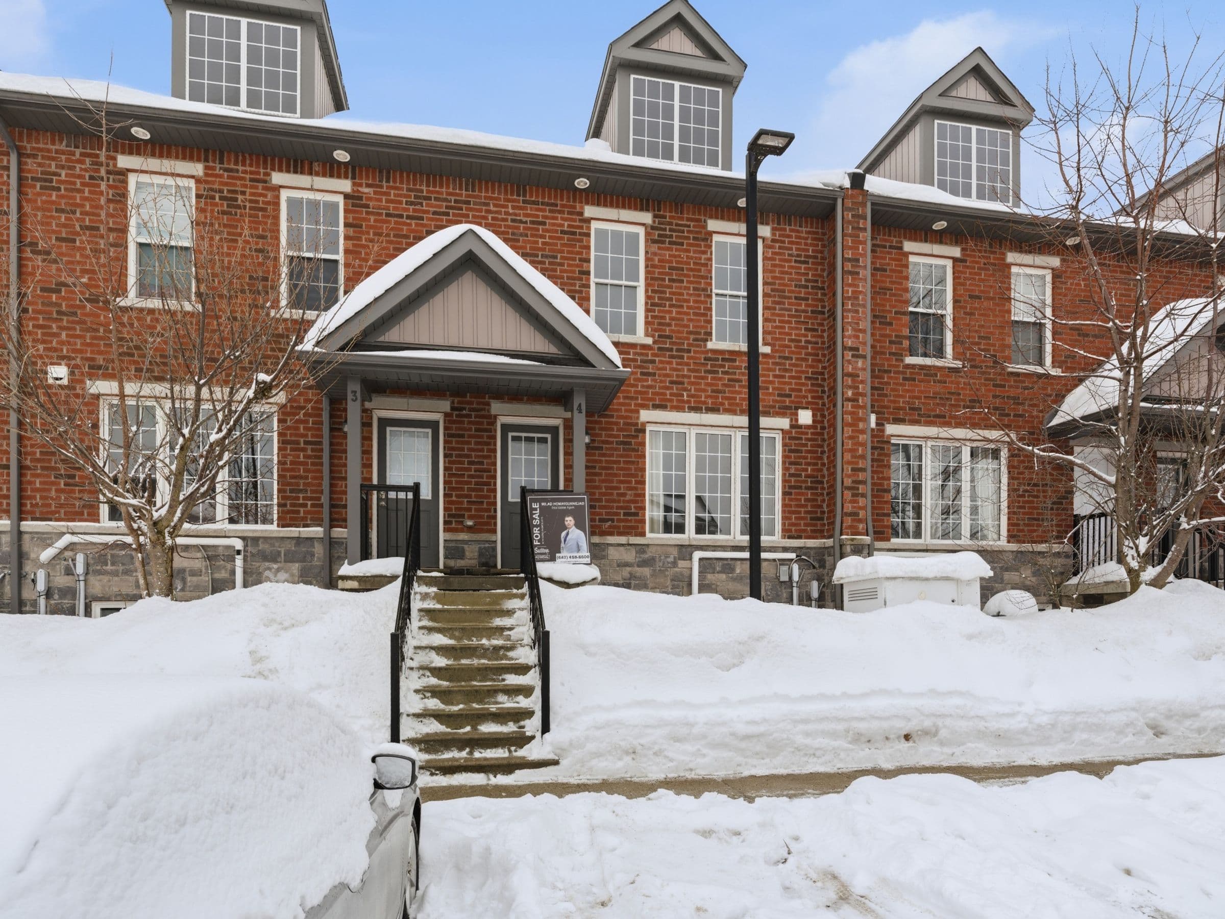 244 Penetanguishene Road 4, Barrie, ON L4M 7C2