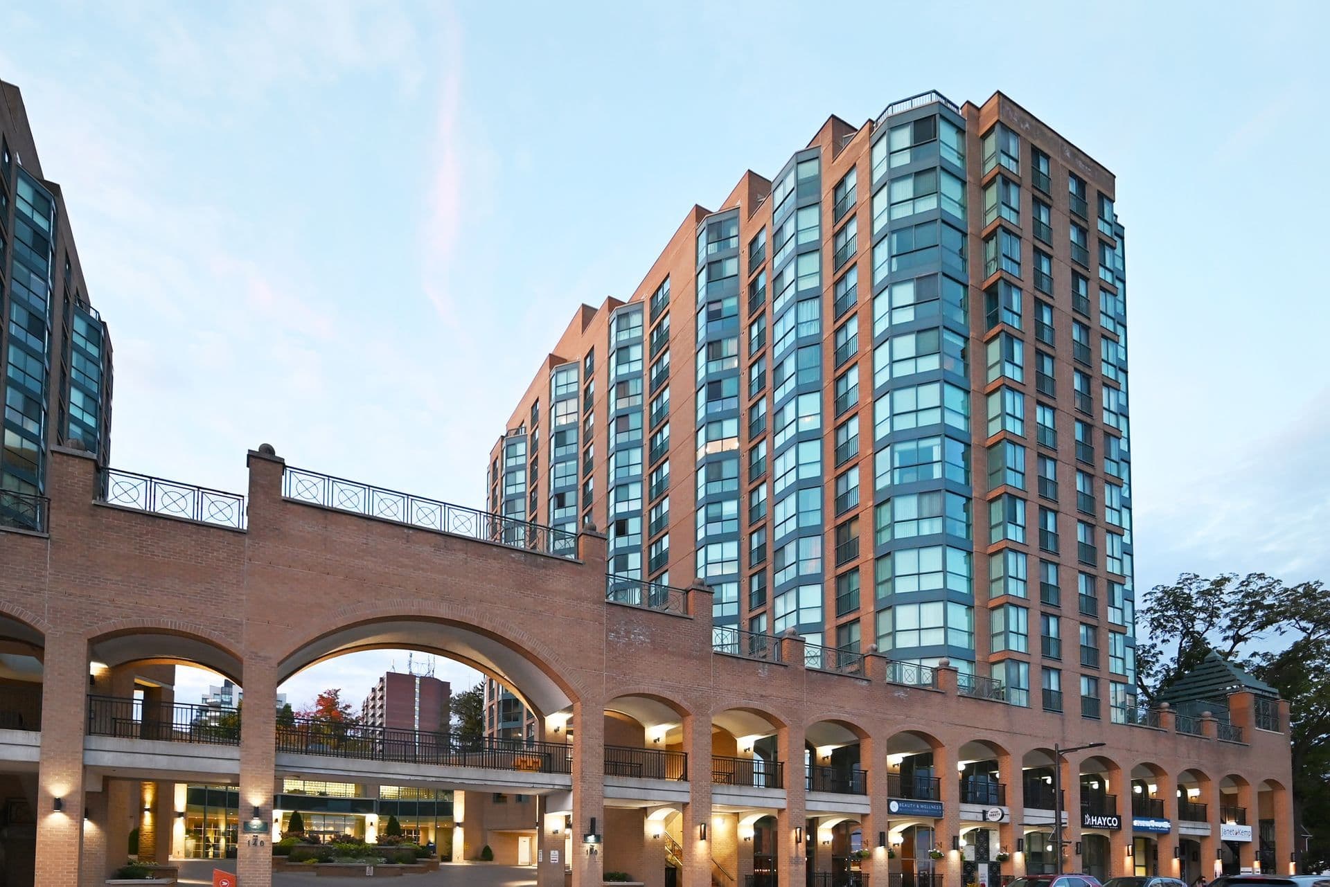 150 Dunlop Street E 701, Barrie, ON L4M 6H1