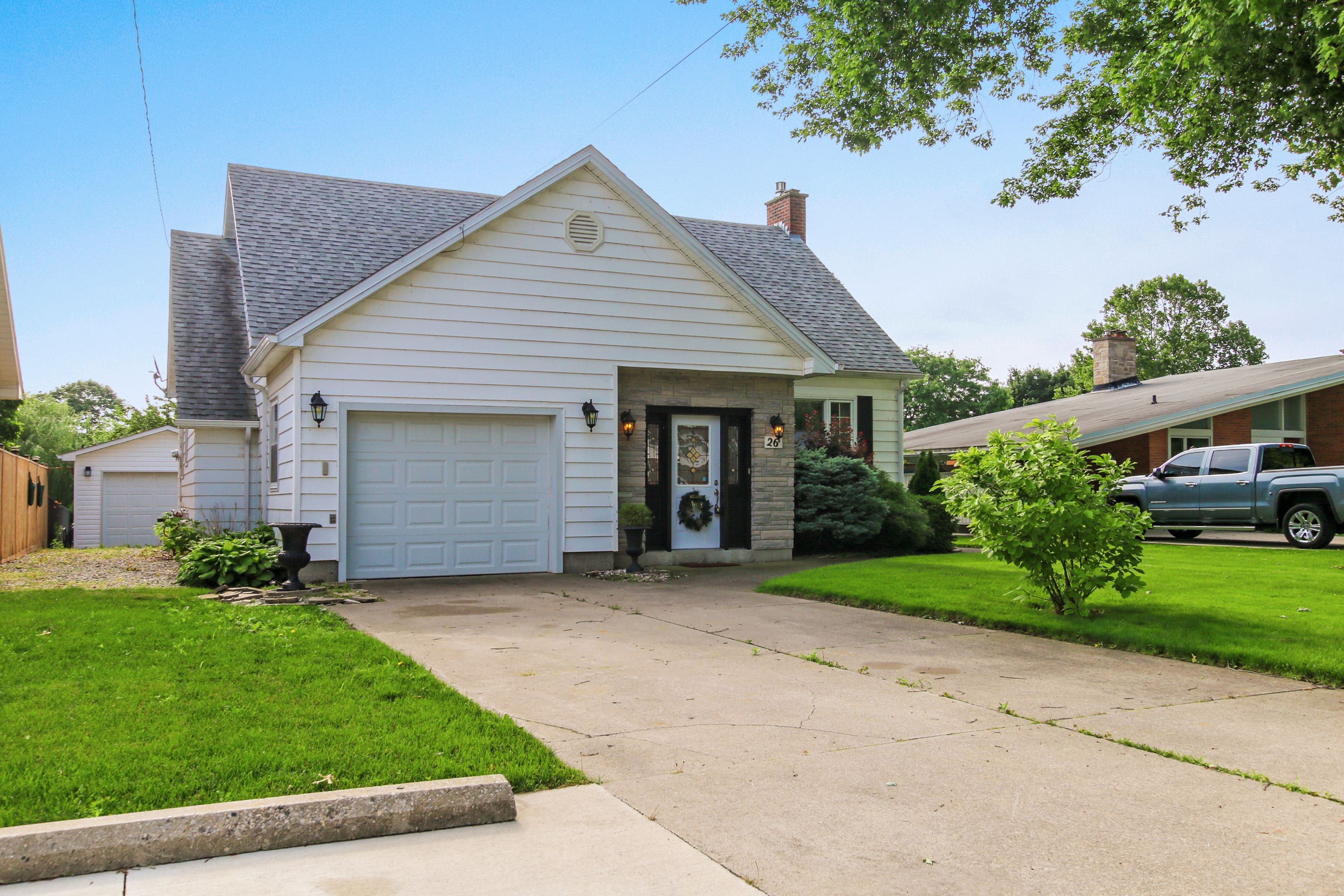 26 Grand Avenue, Chatham-Kent, ON N8A 4J9