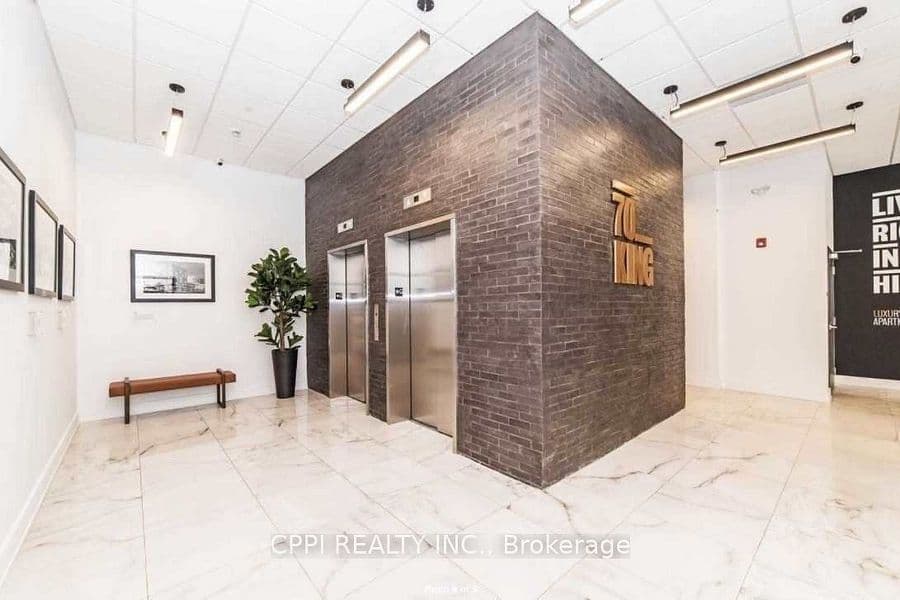 70 King Street E 402, Oshawa, ON L1H 0A2