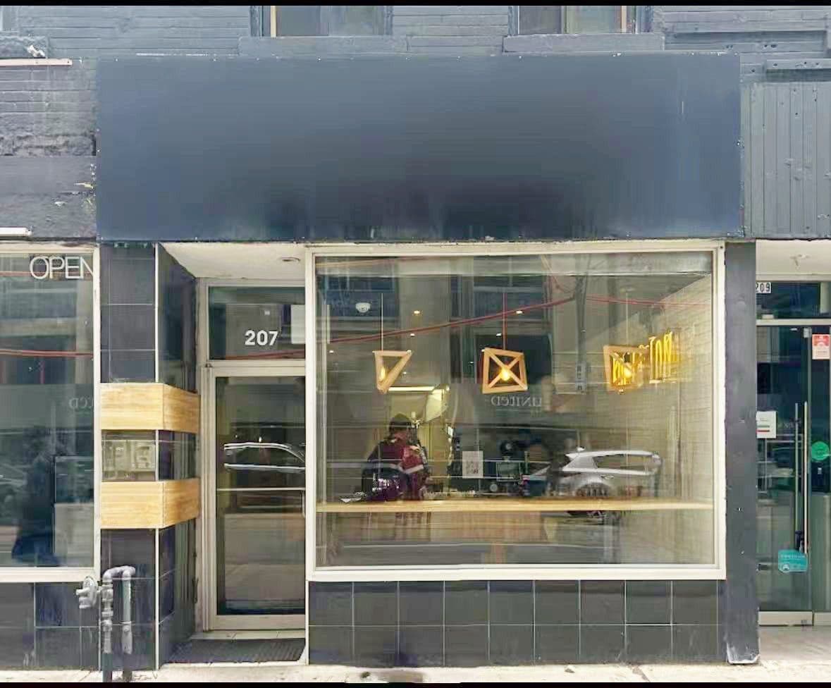 207 Dundas Street W, Toronto C01, ON M5G 1C8