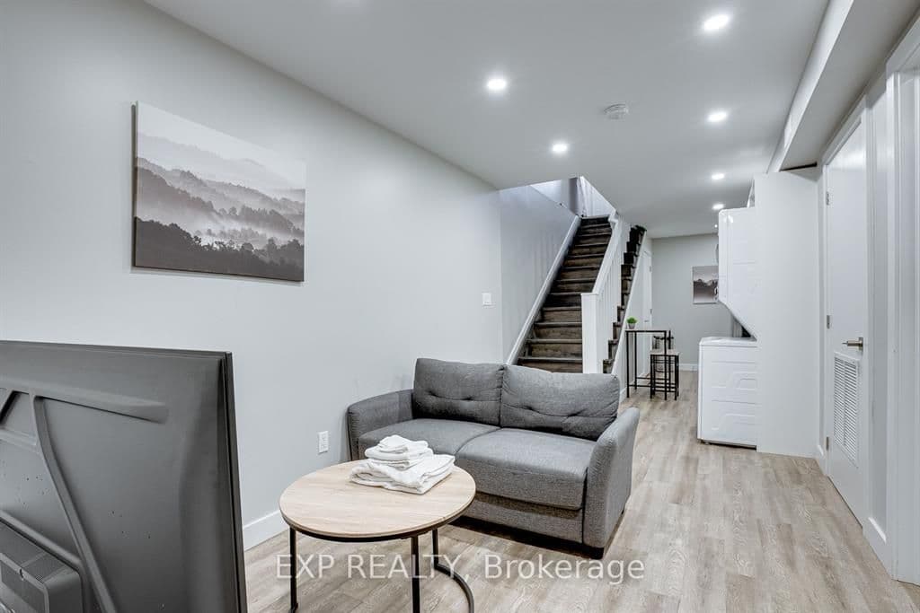 104 Wellington Street N 1, Hamilton, ON L8R 1N3