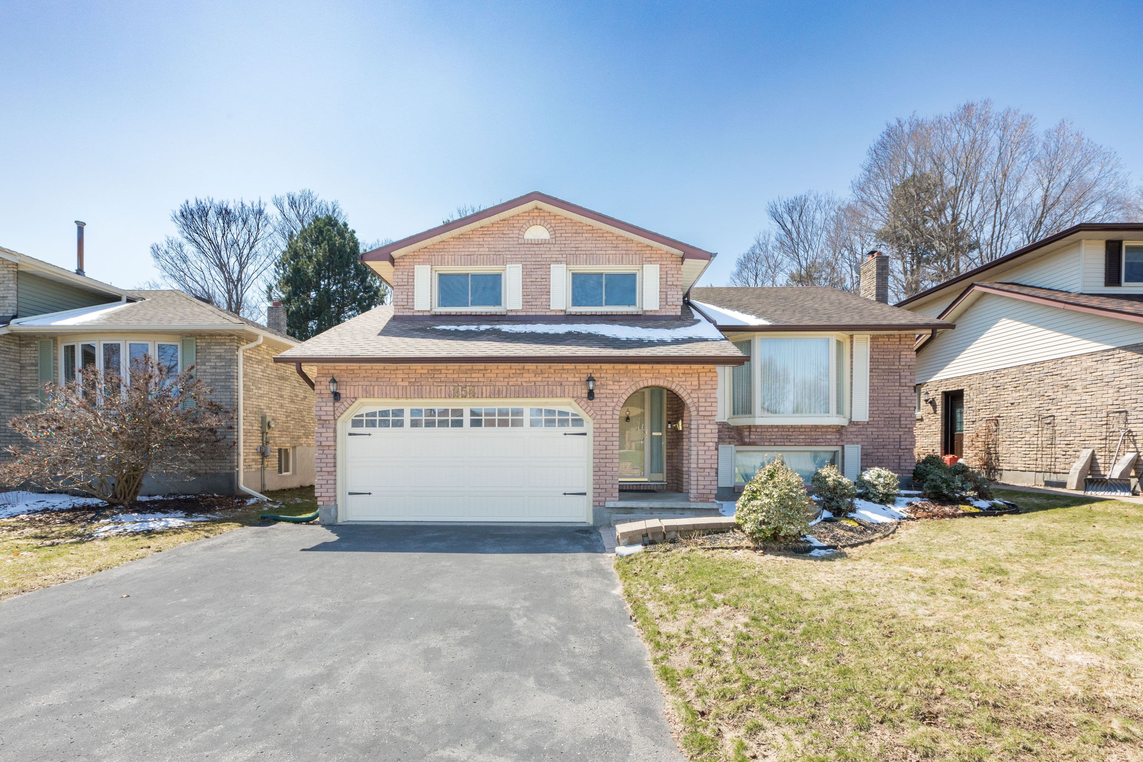 254 Athabasca Street, Oshawa, ON L1H 8E4