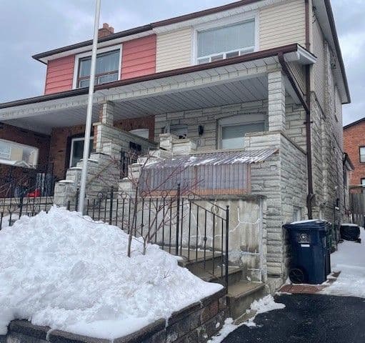 321 Caledonia Road upper, Toronto W03, ON M6E 4T4