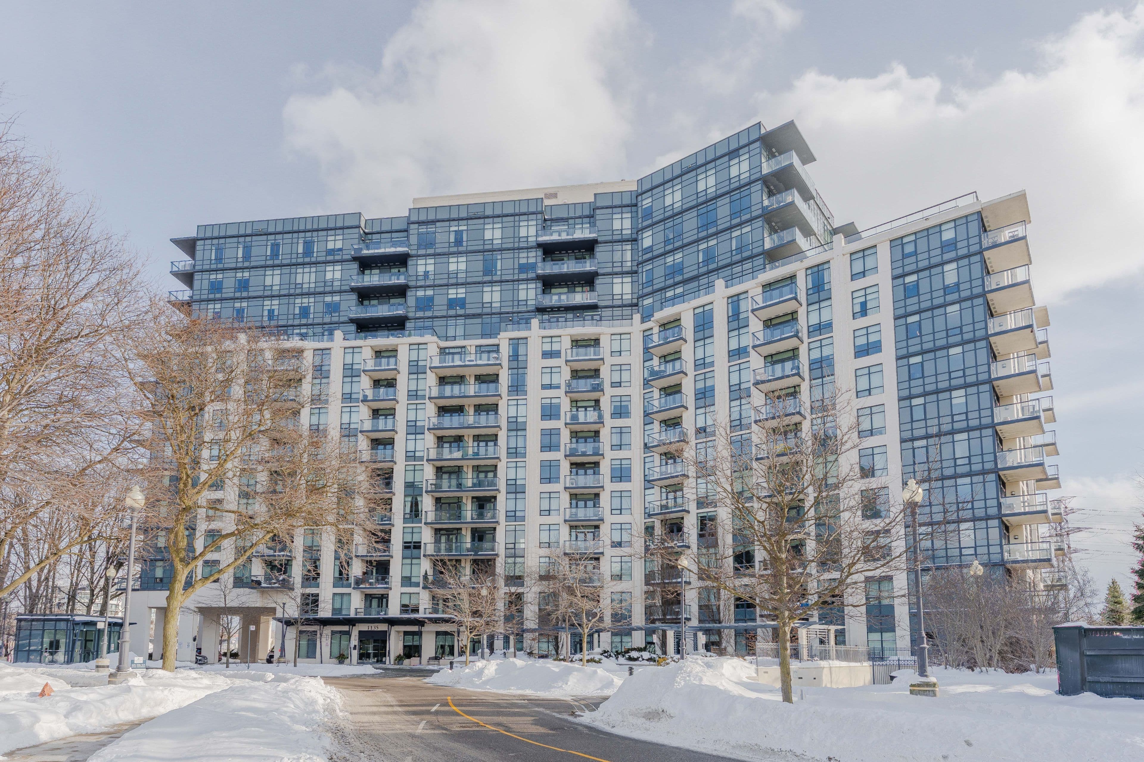 1135 Royal York Road 601, Toronto W08, ON M9A 0C3