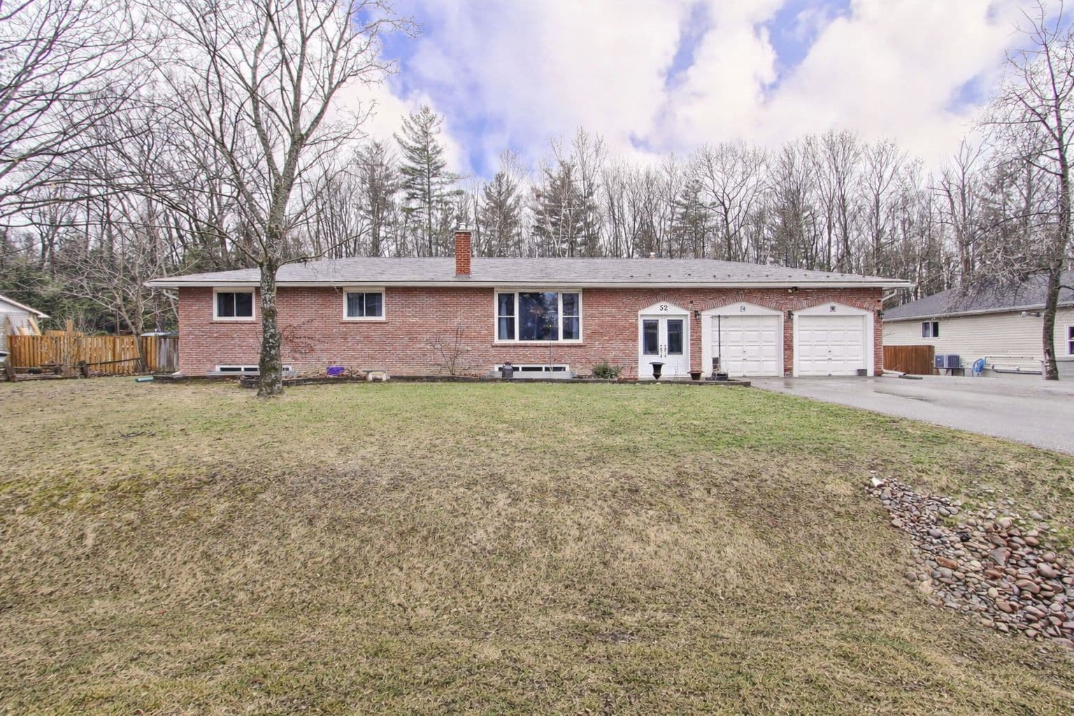 52 Maple Avenue, Georgina, ON L0E 1R0