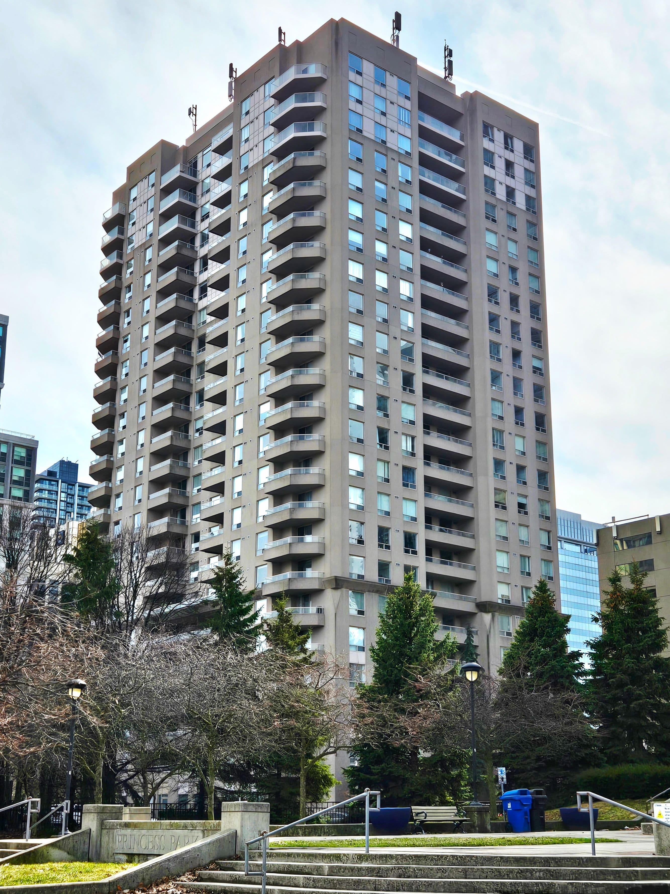 18 Hillcrest Avenue 2110, Toronto C14, ON M2N 6T5