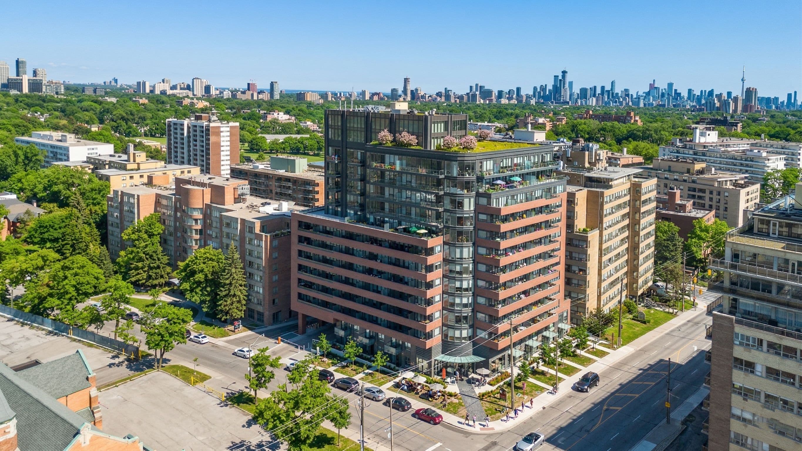 2525 Bathurst Street 310, Toronto C04, ON M6B 2Y9