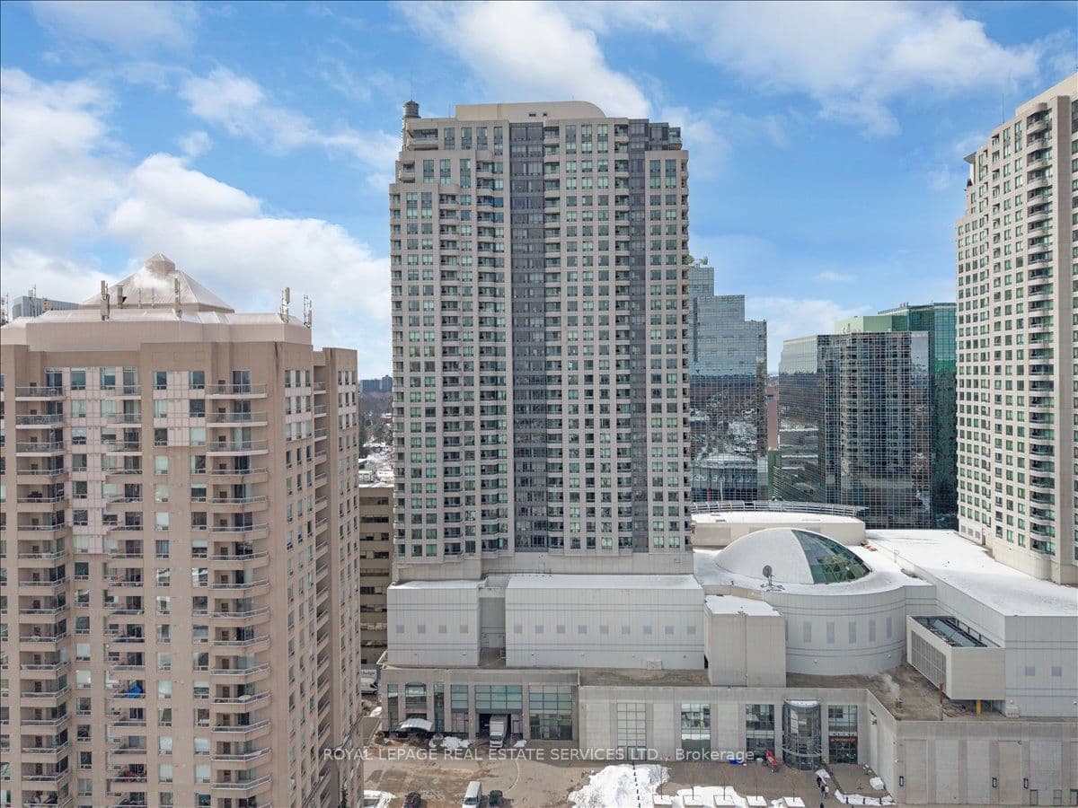 8 Hillcrest Avenue 1909, Toronto C14, ON M2N 6Y6