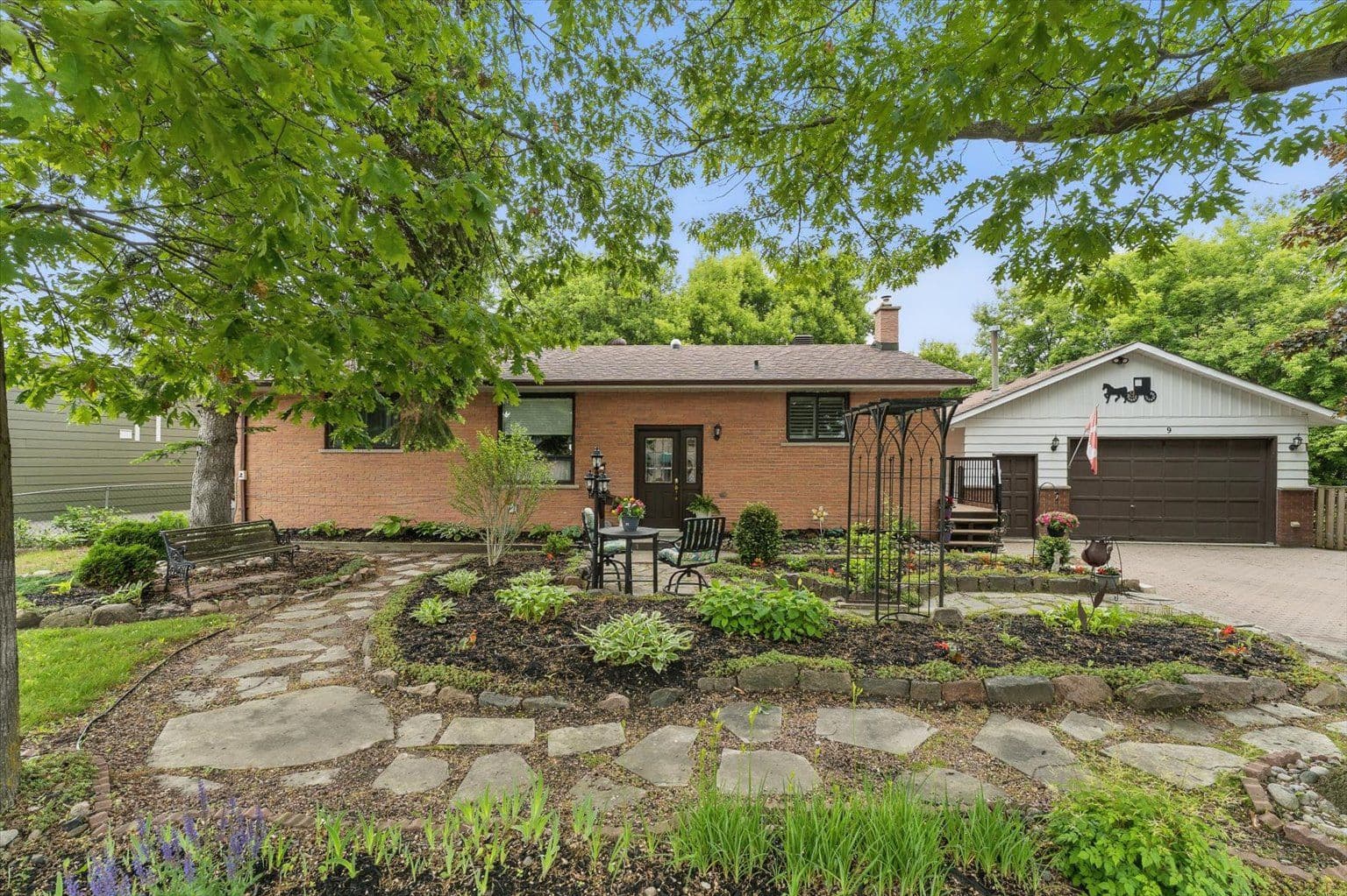 9 Thompson Drive, East Gwillimbury, ON L9N 1L8