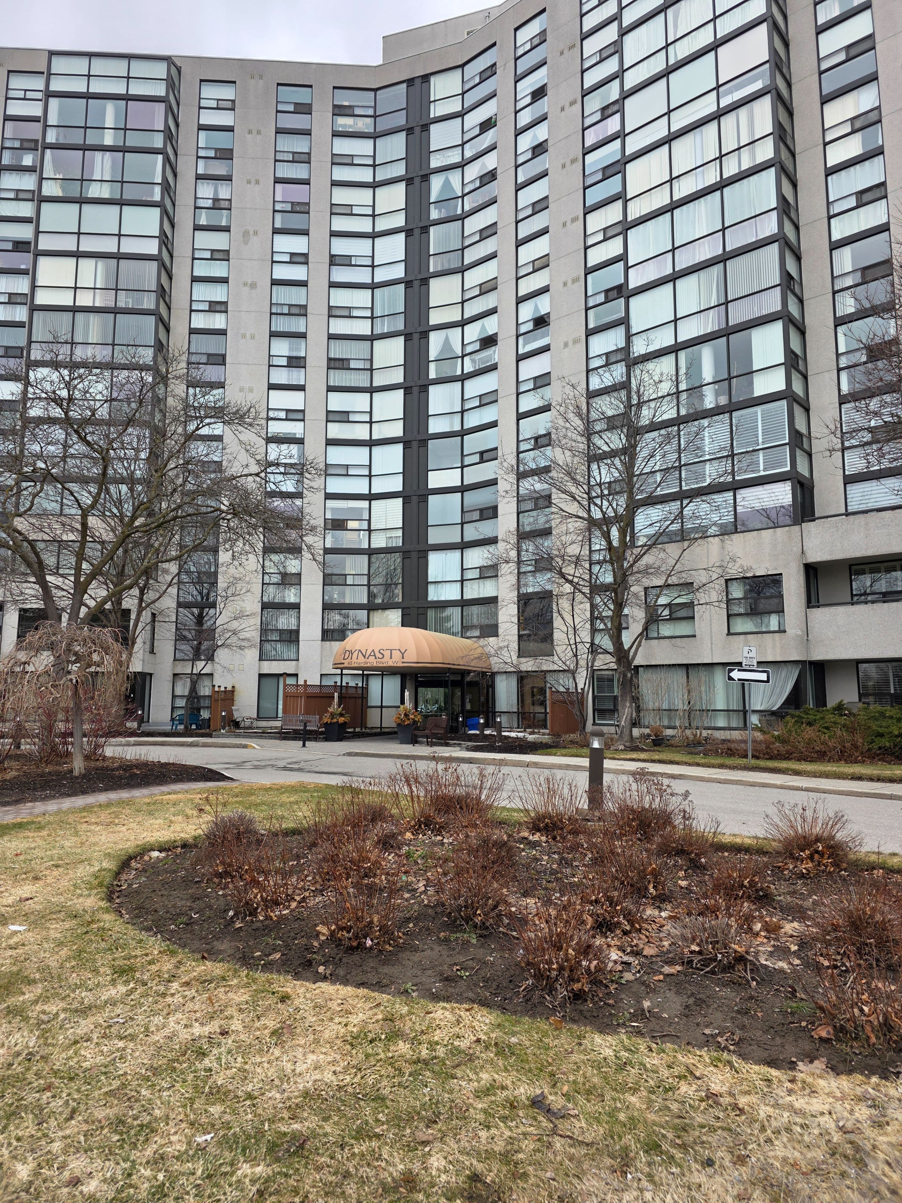 40 Harding Boulevard W 310, Richmond Hill, ON L4C 9S5