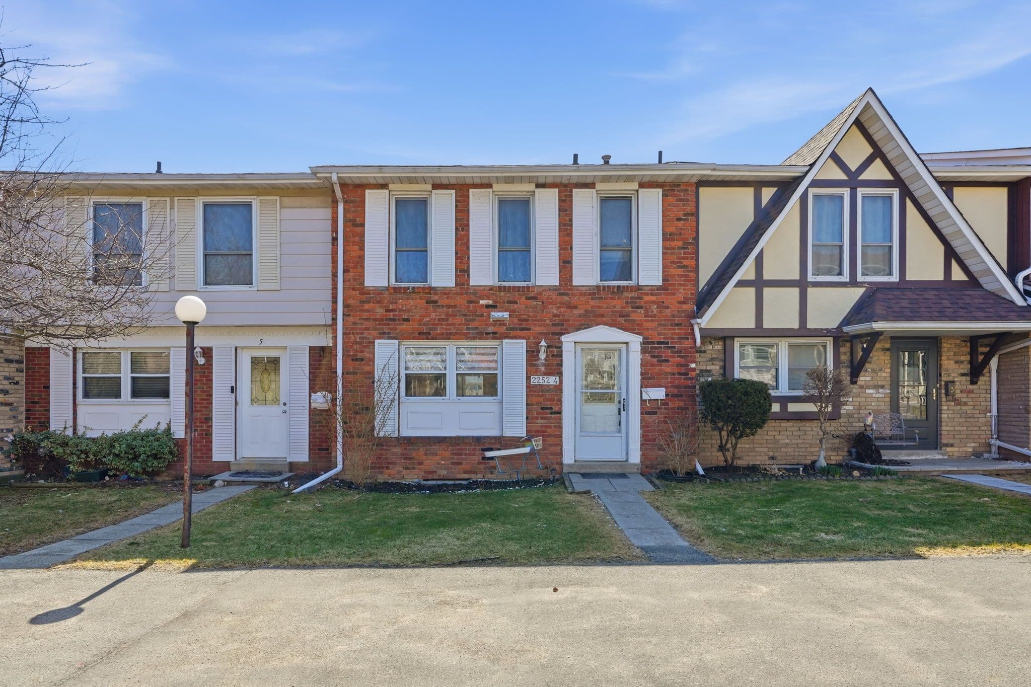 2252 Upper Middle Road 4, Burlington, ON L7P 2Z9