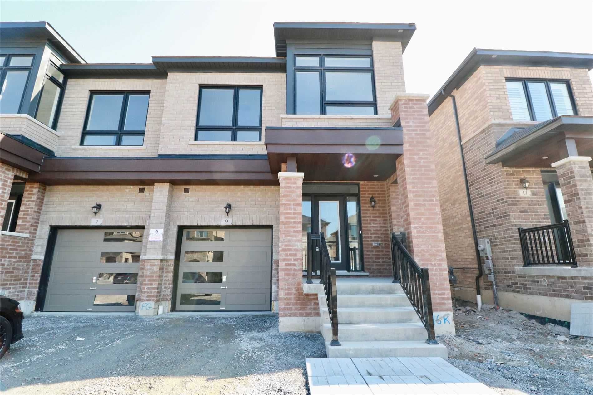 9 Conarty Crescent, Whitby, ON L1P 2A9