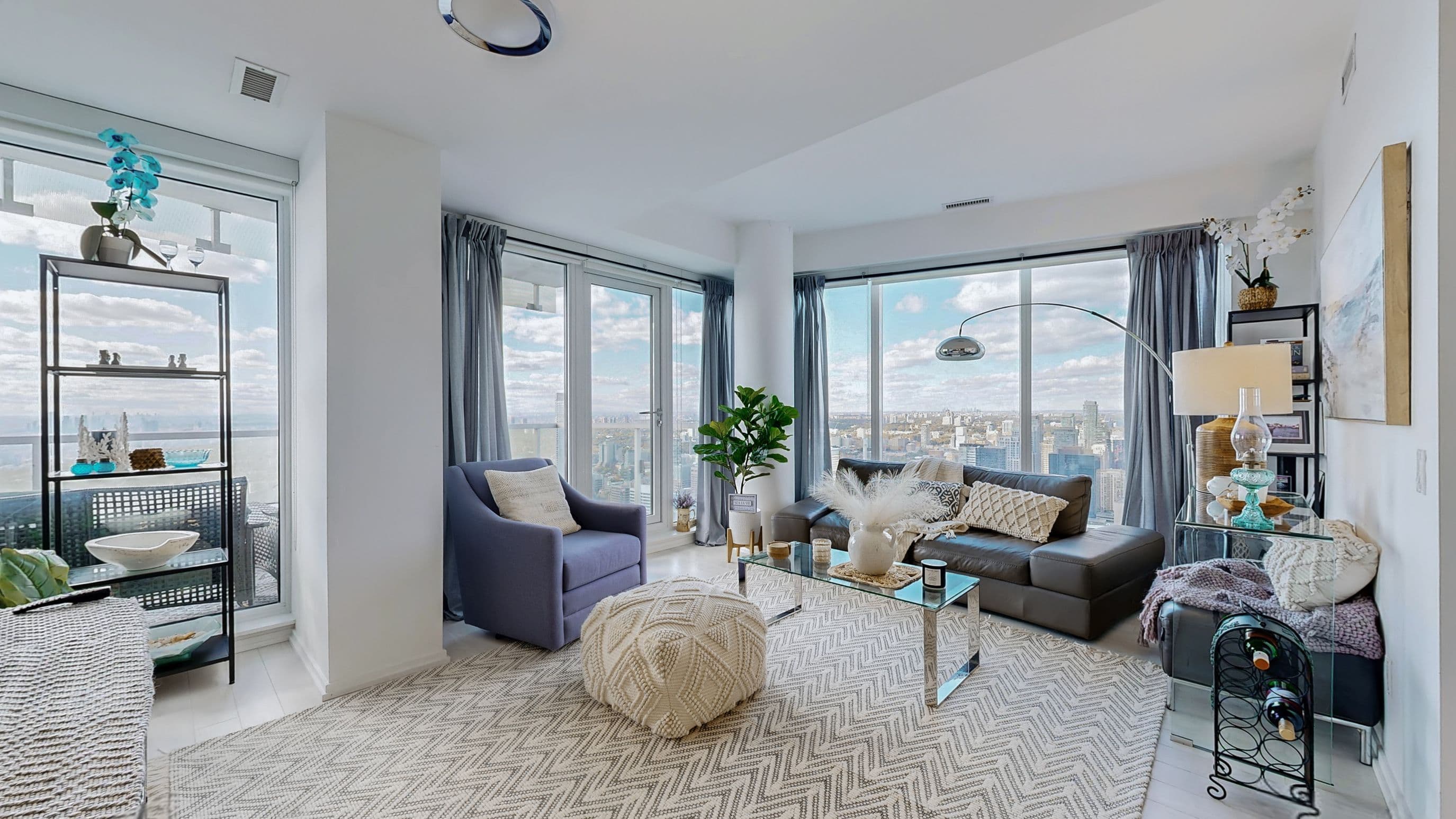 197 Yonge Street 5811, Toronto C08, ON M5B 0C1