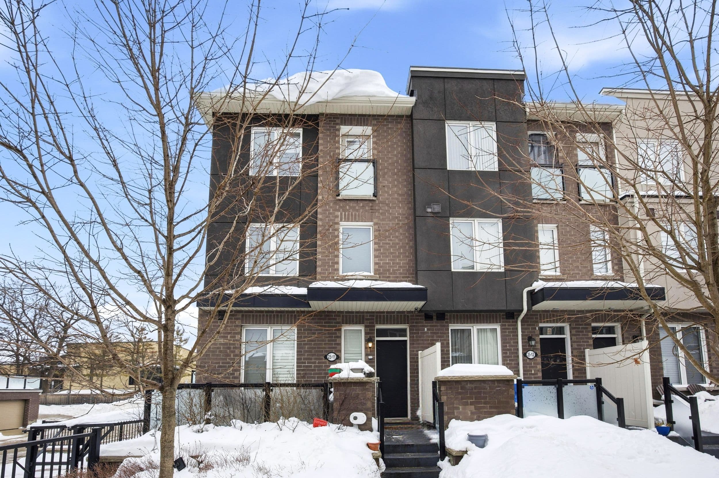 25 Heron Park Place 11, Toronto E10, ON M1E 0B8
