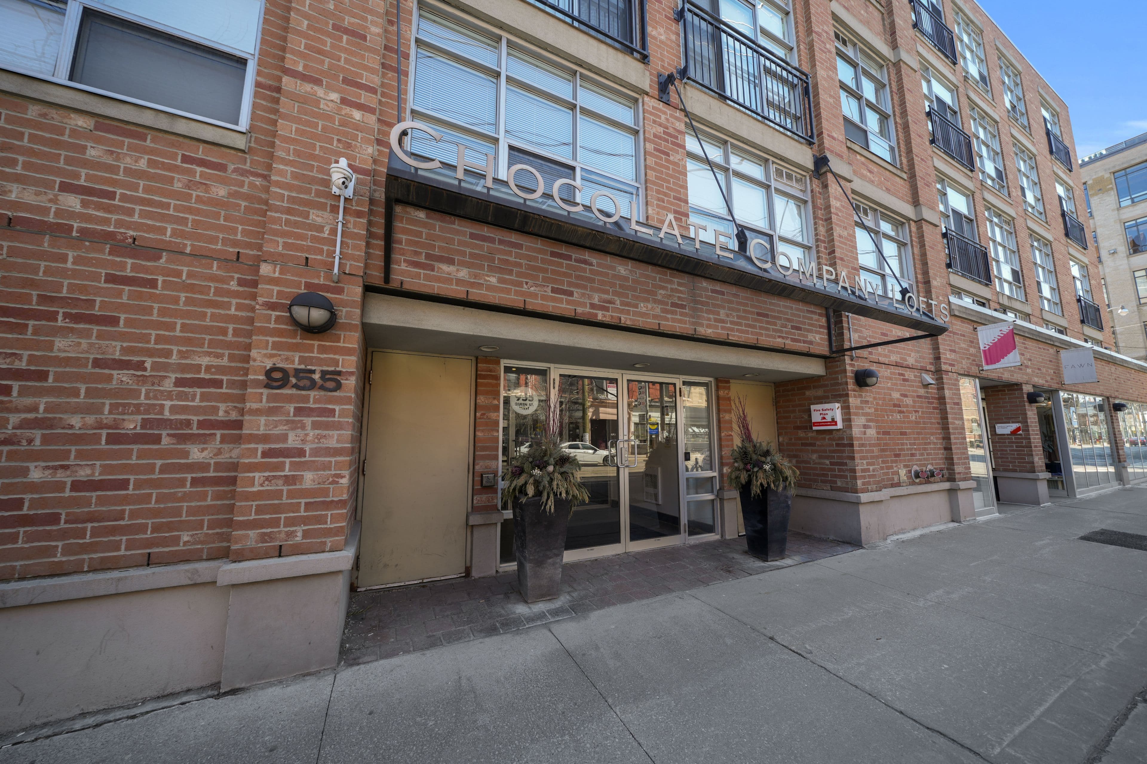 955 Queen Street W 407, Toronto C01, ON M6J 3X5