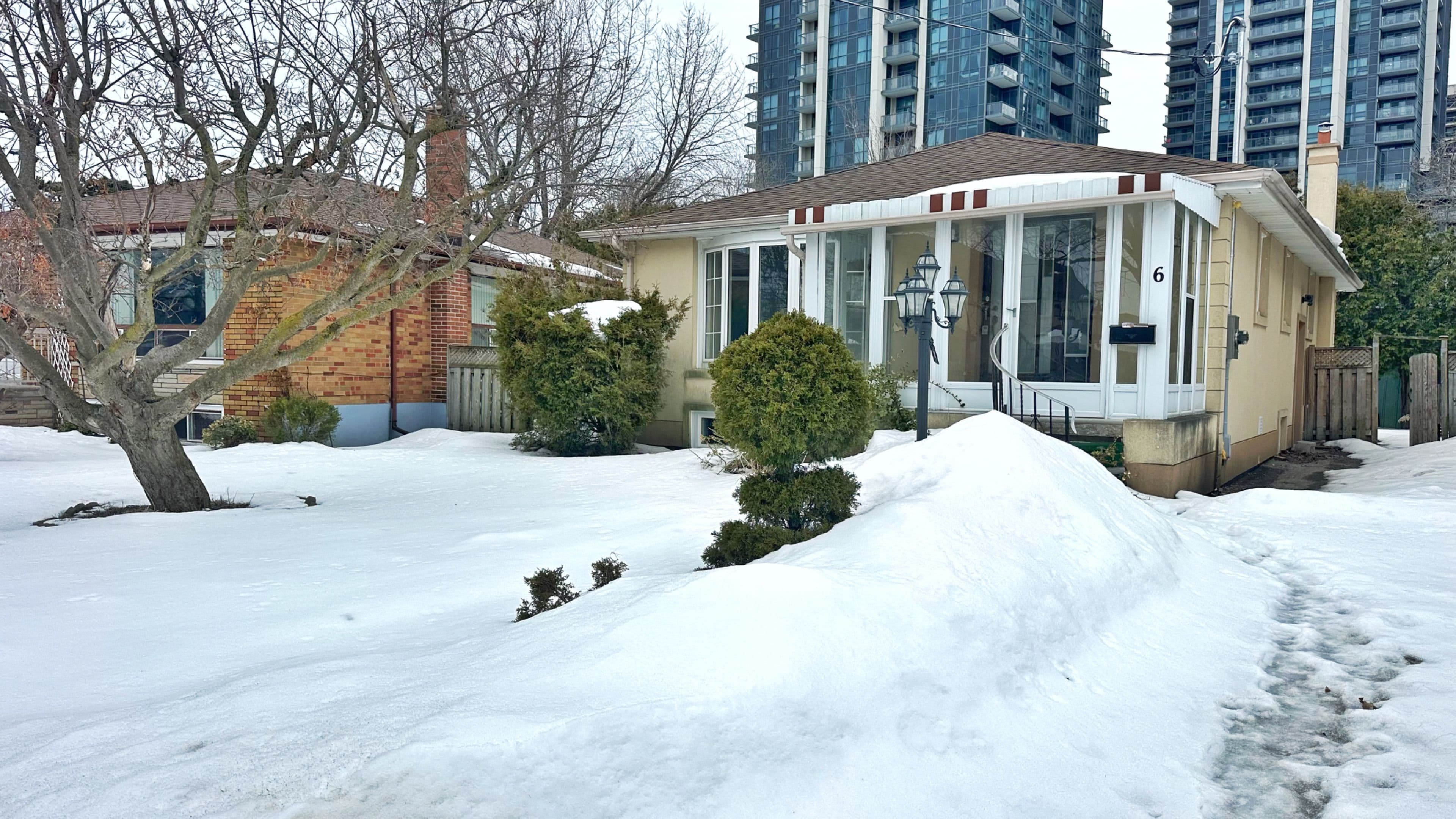 6 Clementine Square Main Floor, Toronto E09, ON M1G 2V7