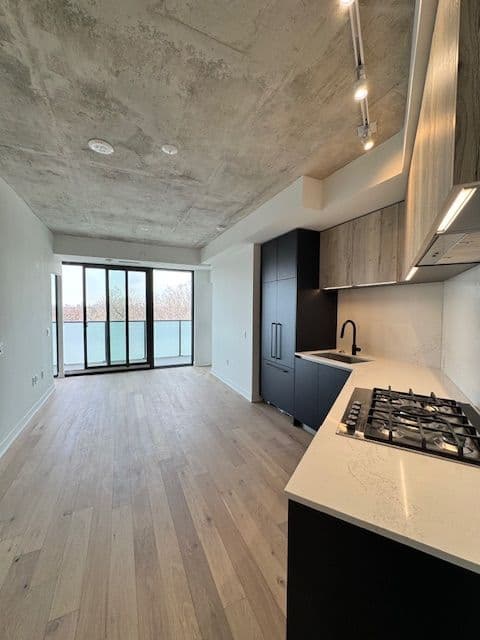 2625 Dundas Street W 604, Toronto W02, ON M6P 0C5