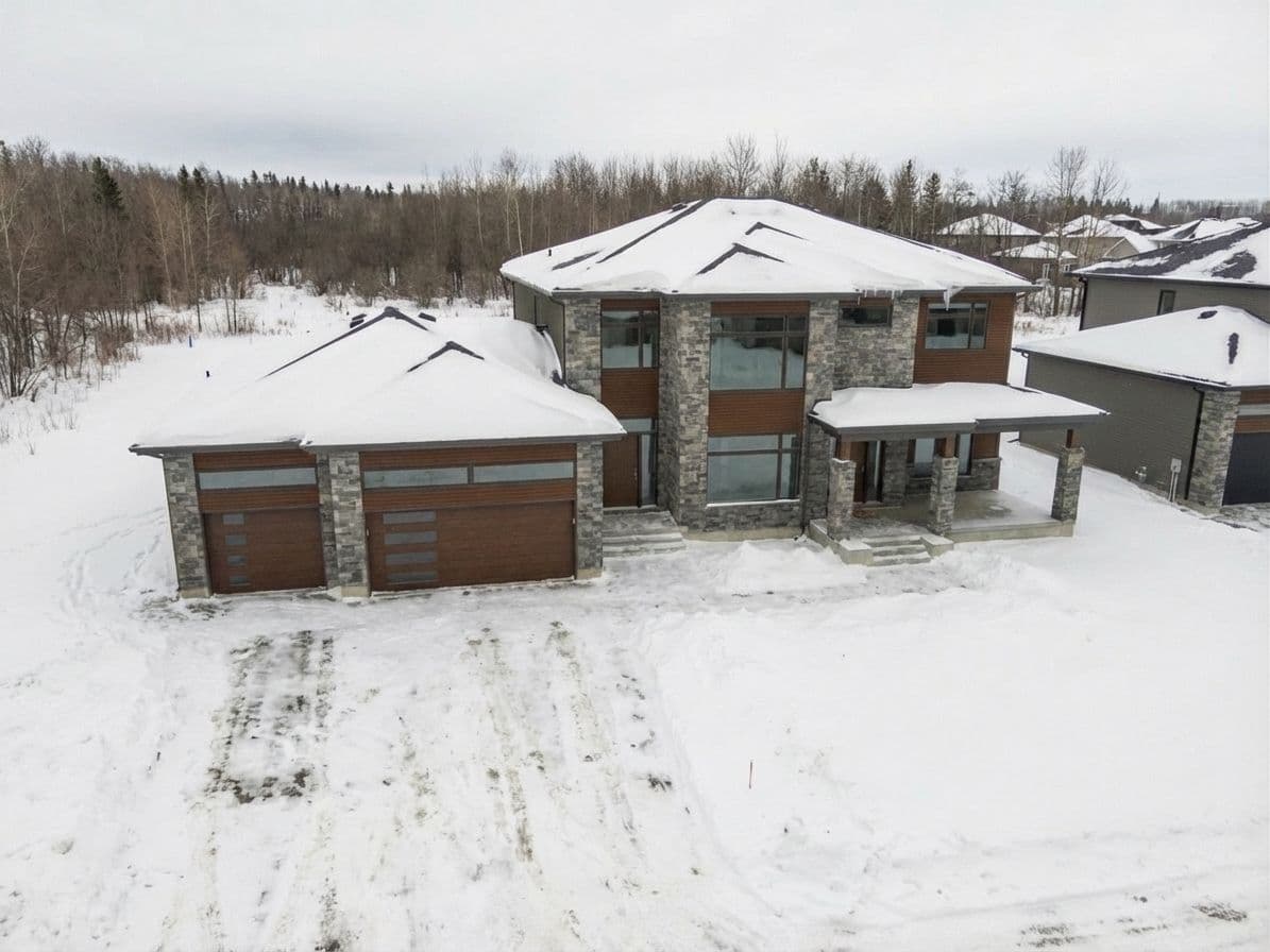 671 Ballycastle Crescent, Blossom Park - Airport and Area, ON K1X 0A3