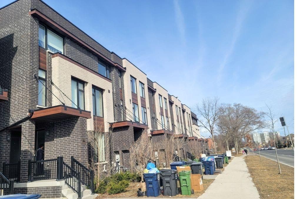 1762A Lawrence Avenue W Room 1, Toronto W04, ON M6L 0A3