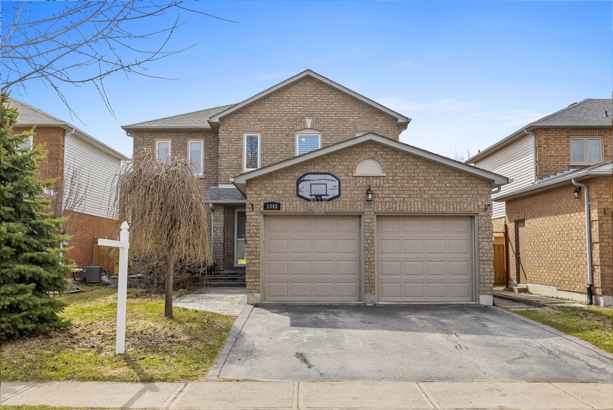 1045 Beaver Valley Crescent, Oshawa, ON L1J 8N2