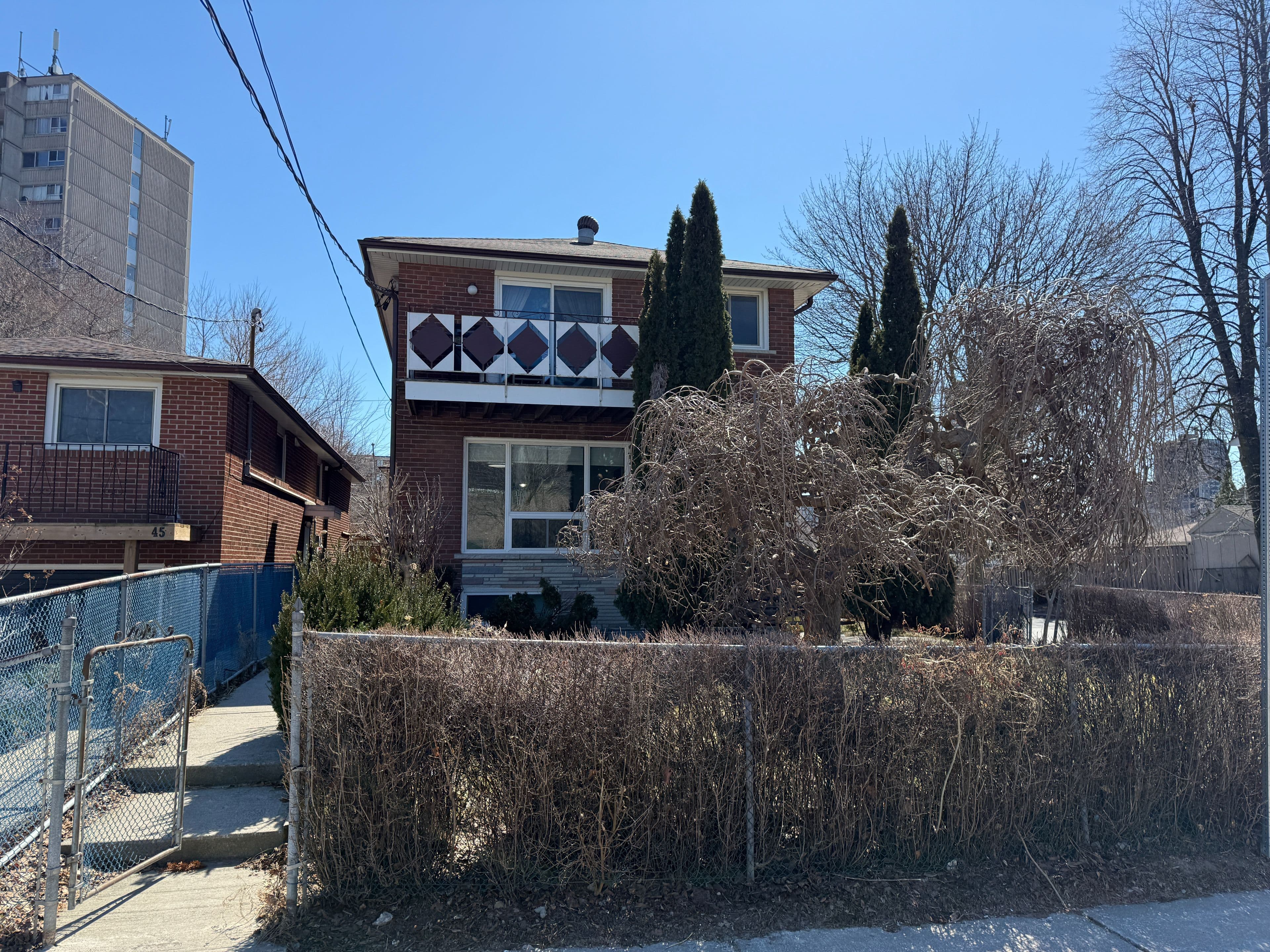 43 Chapman Avenue Main, Toronto E03, ON M4B 1C6