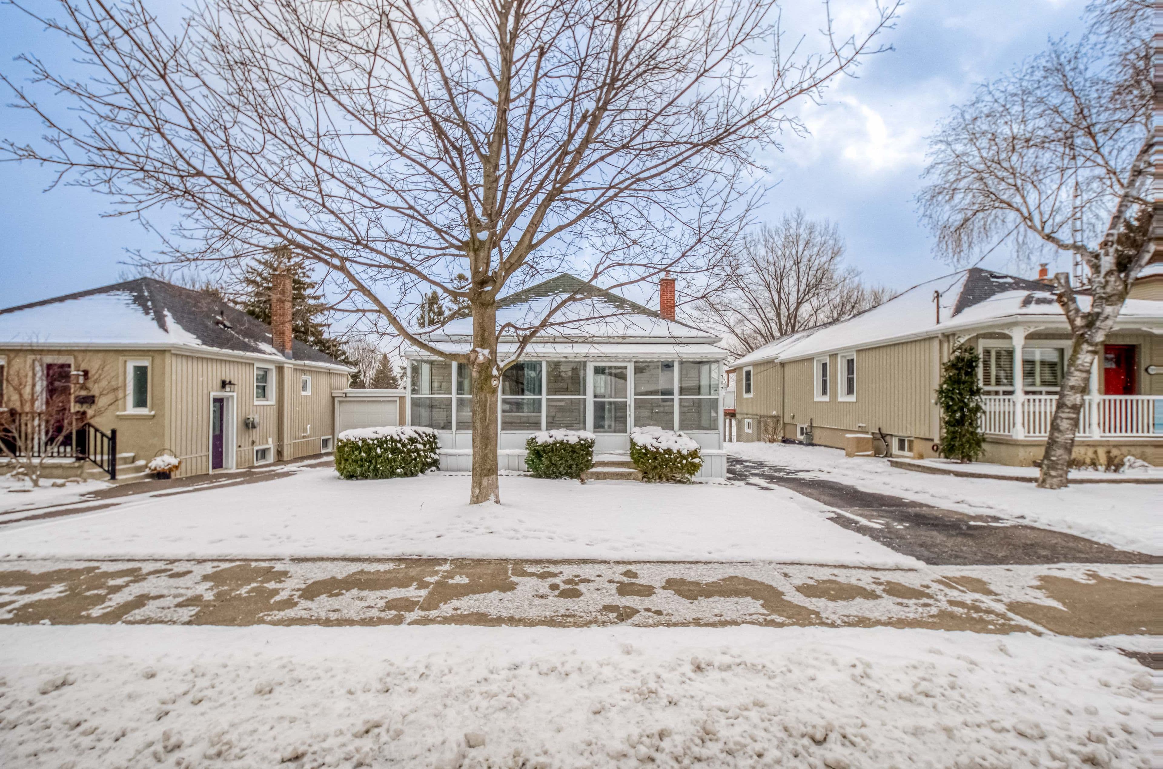 707 Athol Street, Whitby, ON L1N 4A1