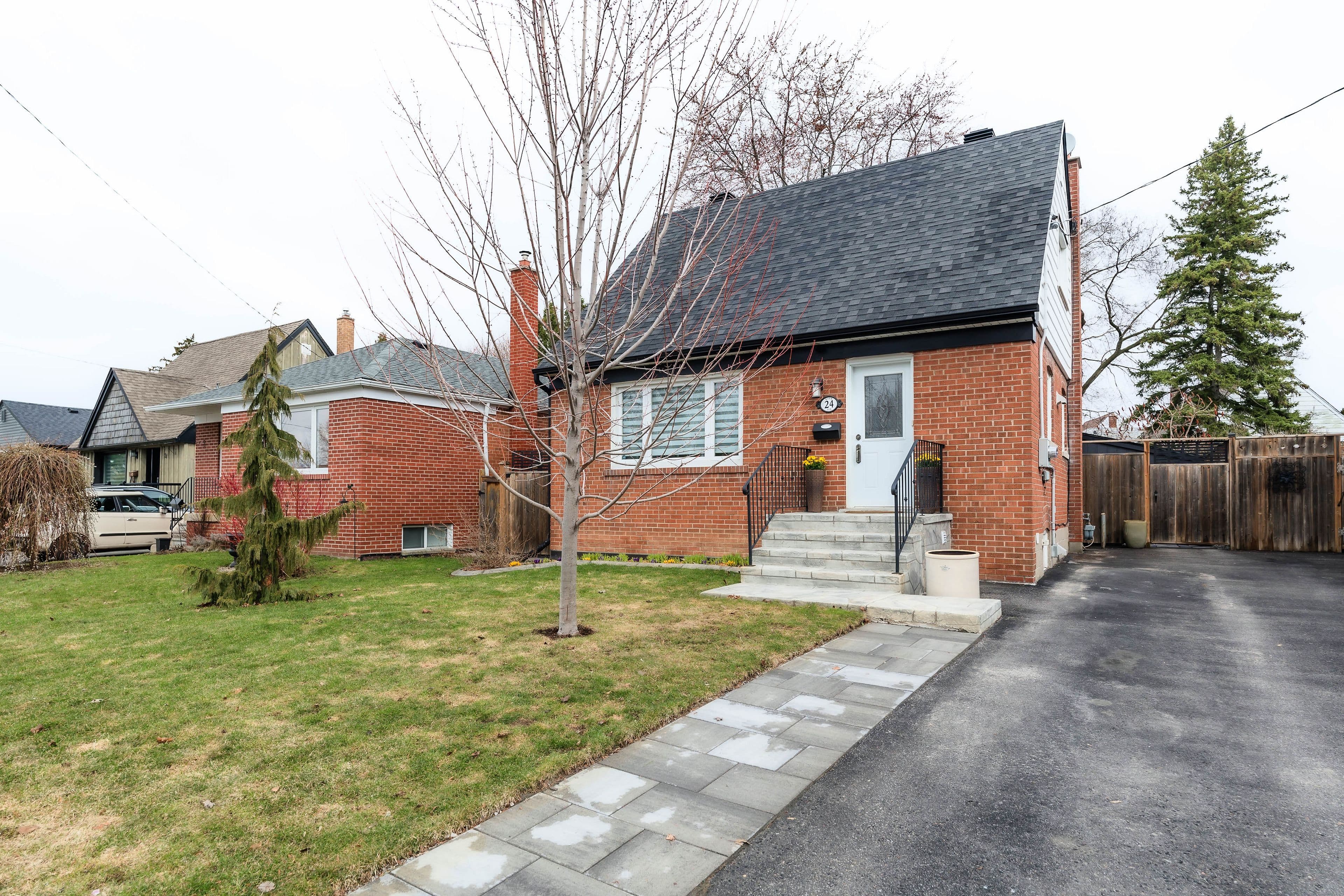 24 Boem Avenue, Toronto E04, ON M1R 3T1