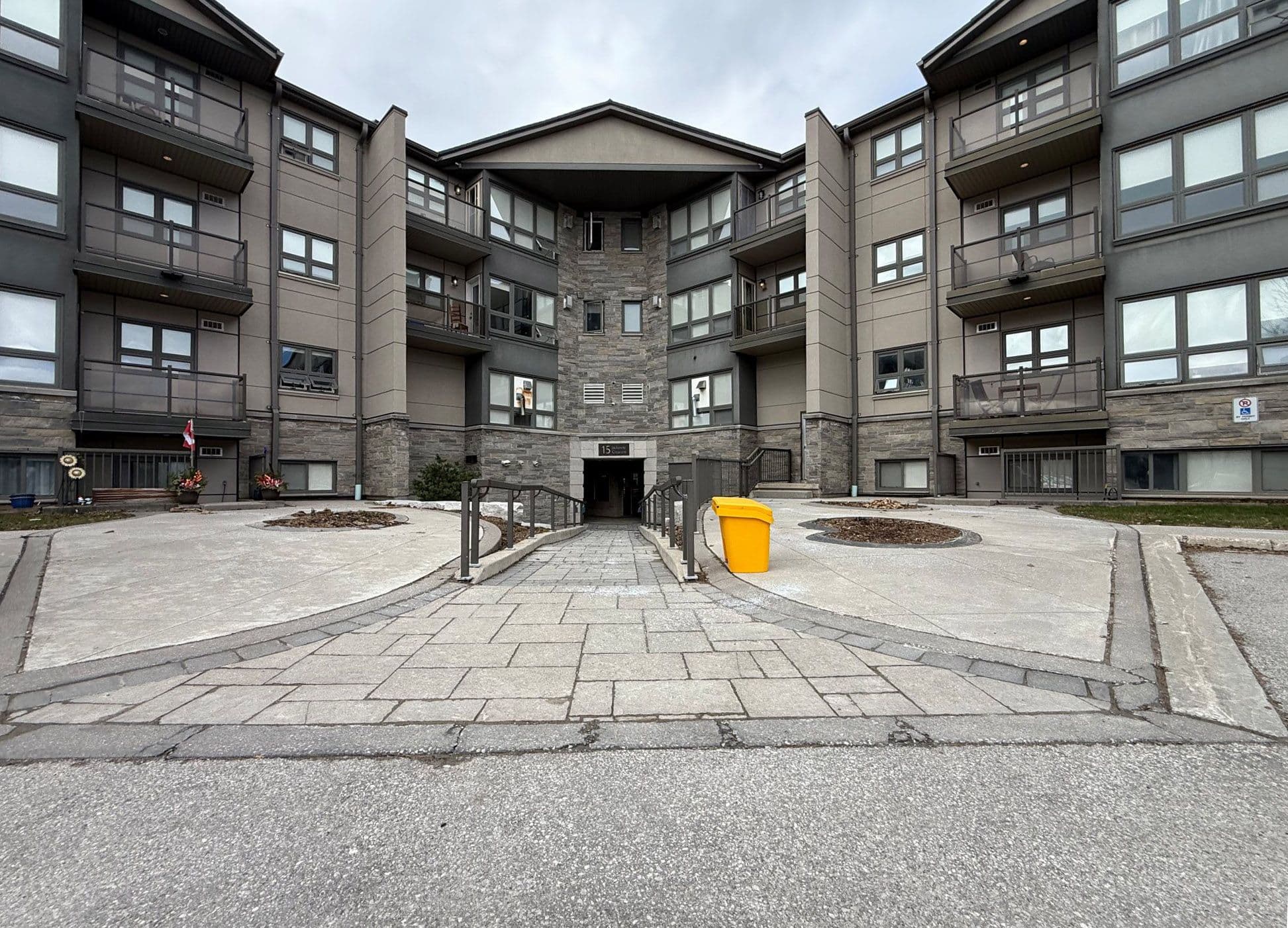 15 JACKSWAY Crescent 114, London North, ON N5X 3T8