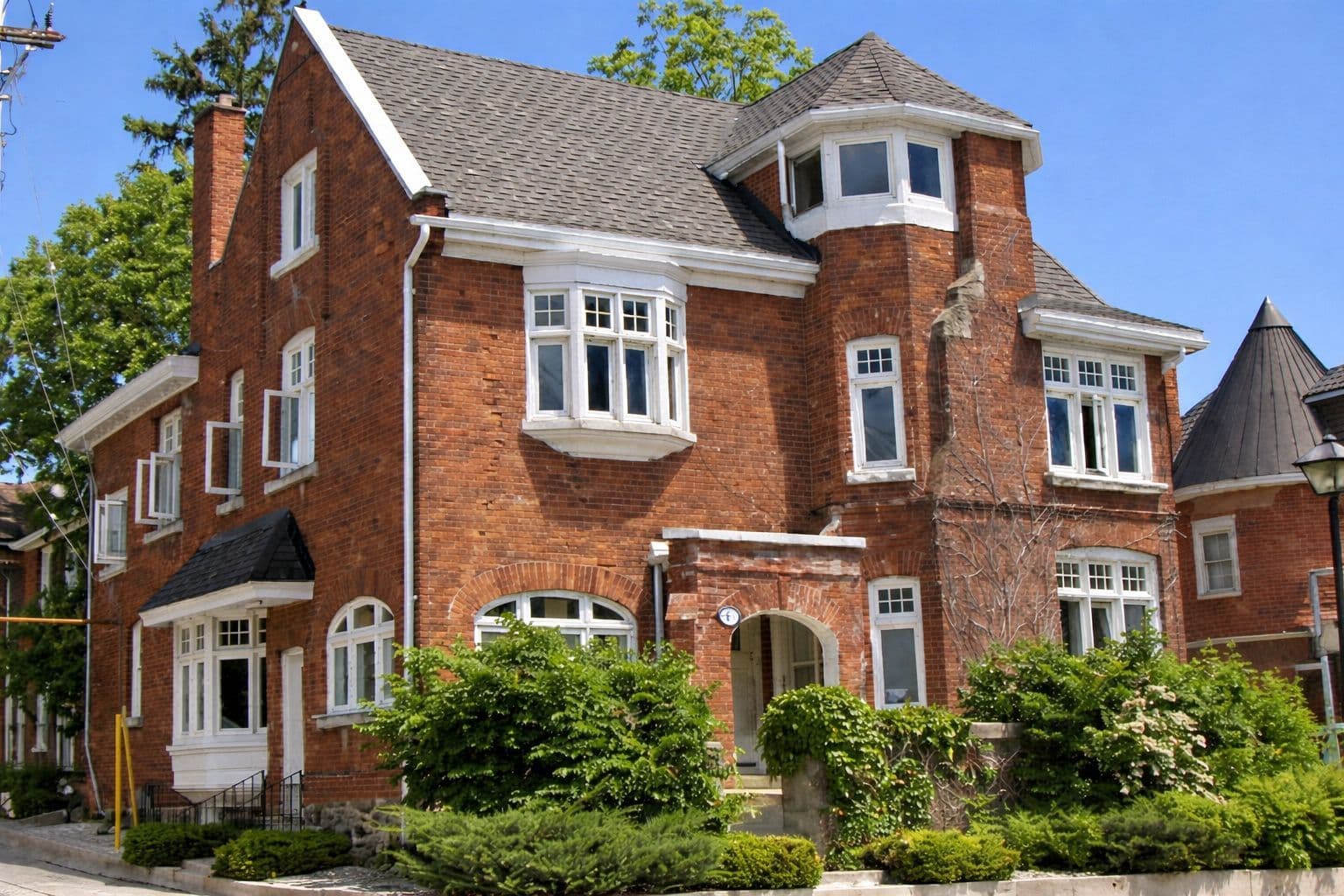 9 Poyntz Street 1, Barrie, ON L4M 3N6