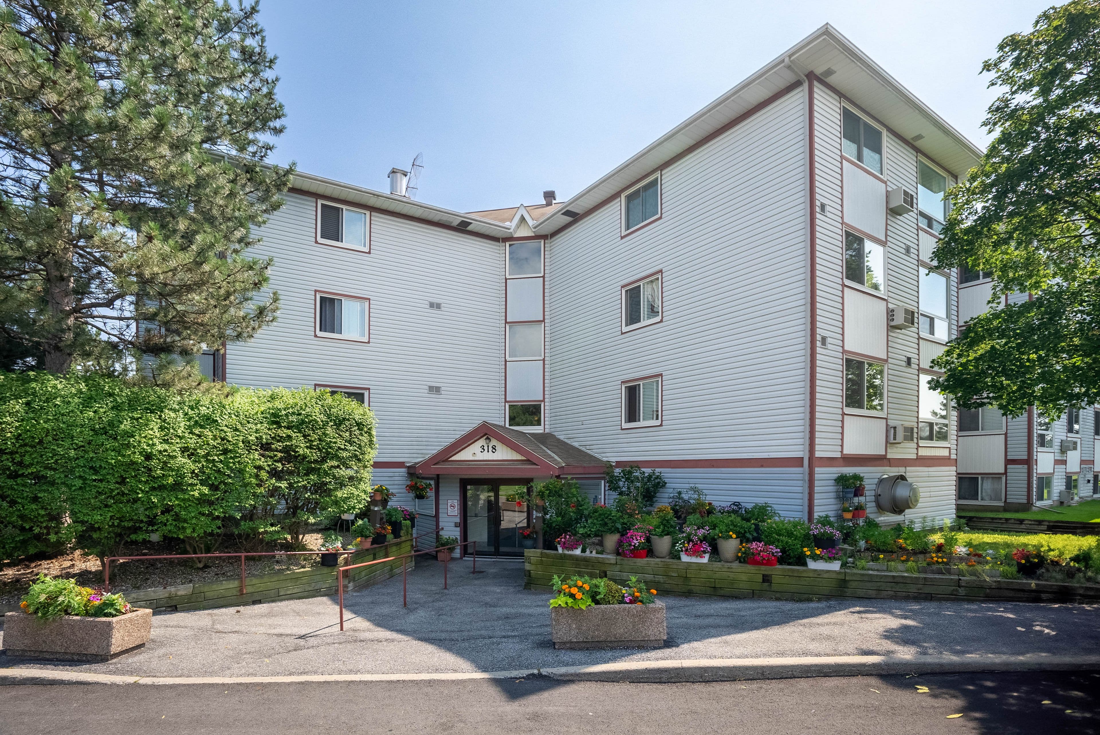 318 Lorry Greenberg Drive 323, Hunt Club - South Keys and Area, ON K1T 2R5