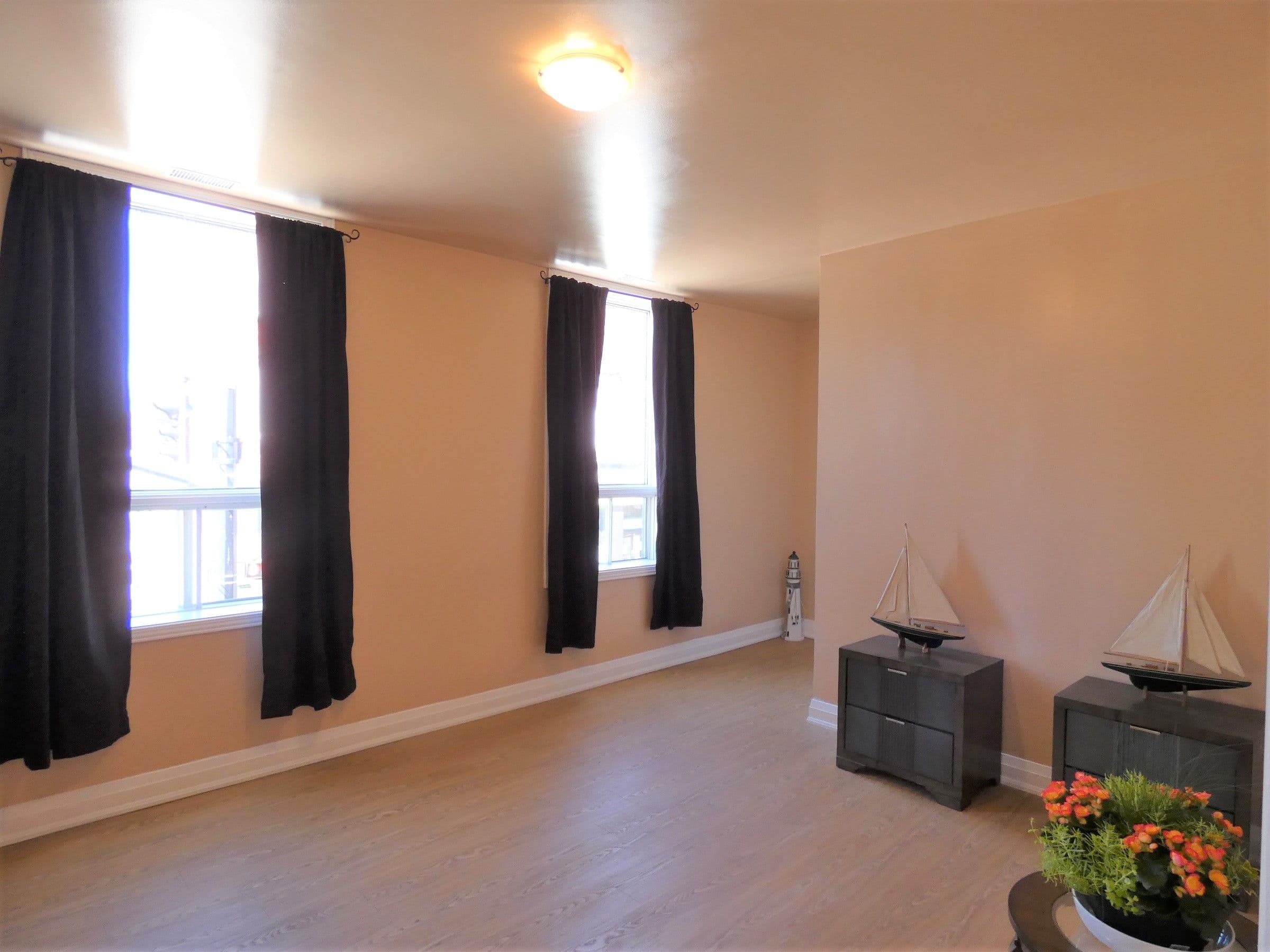 201 Main Street S 1, Newmarket, ON L3Y 5Y1