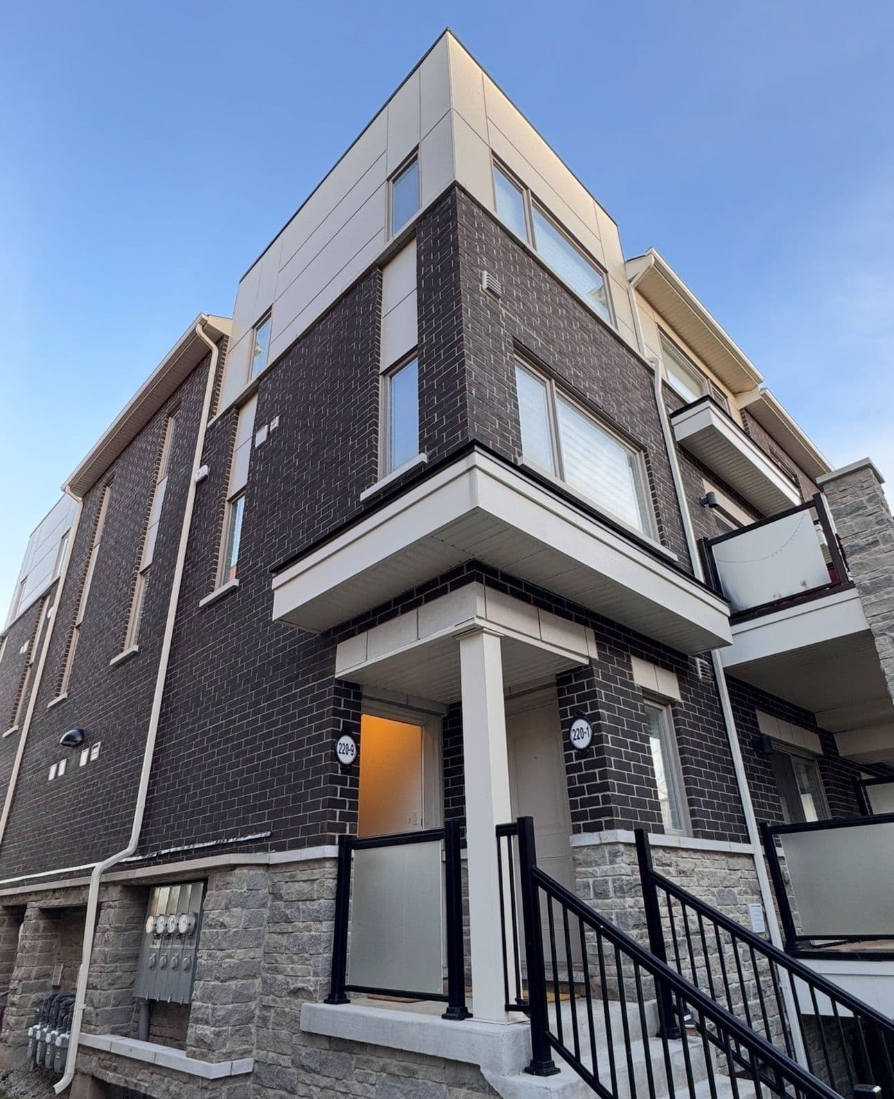 220 Lagerfeld Drive 9, Brampton, ON L7A 5H1