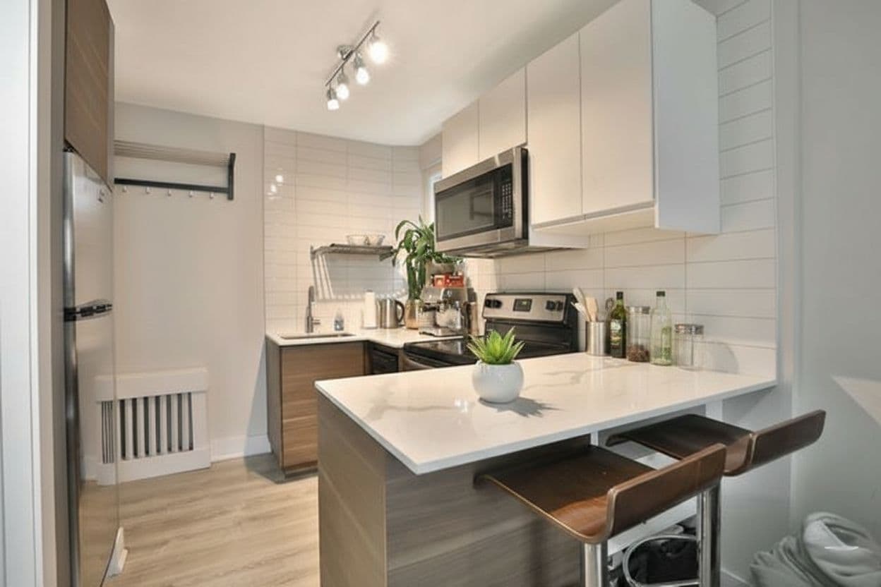 112 Alder Crescent 203, Toronto W06, ON M8V 2H8