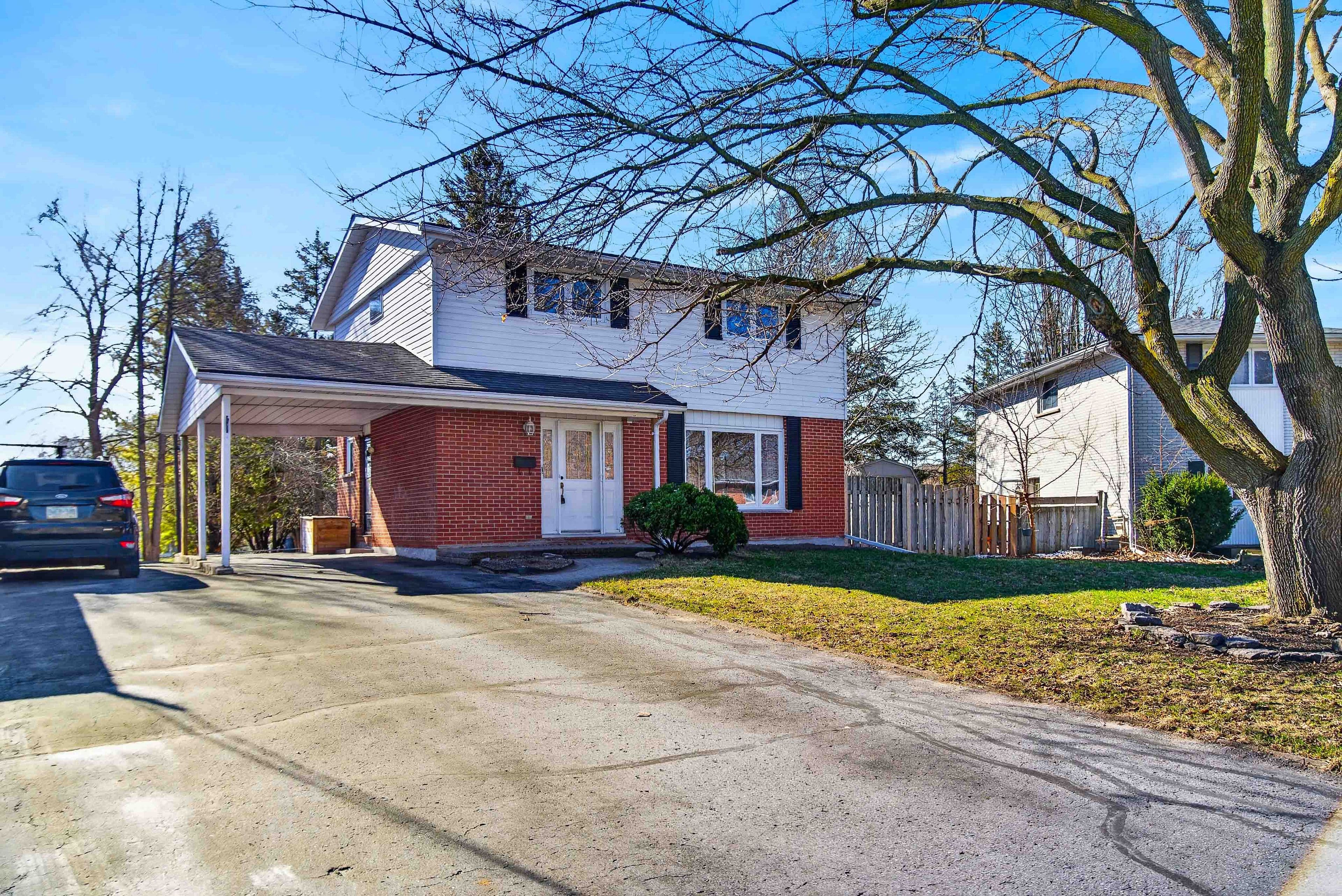 40 Robertson Lane, Belleville, ON K8P 4C3