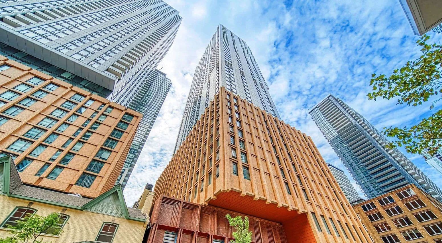 28 Widmer Street 4021, Toronto C01, ON M5V 0T2