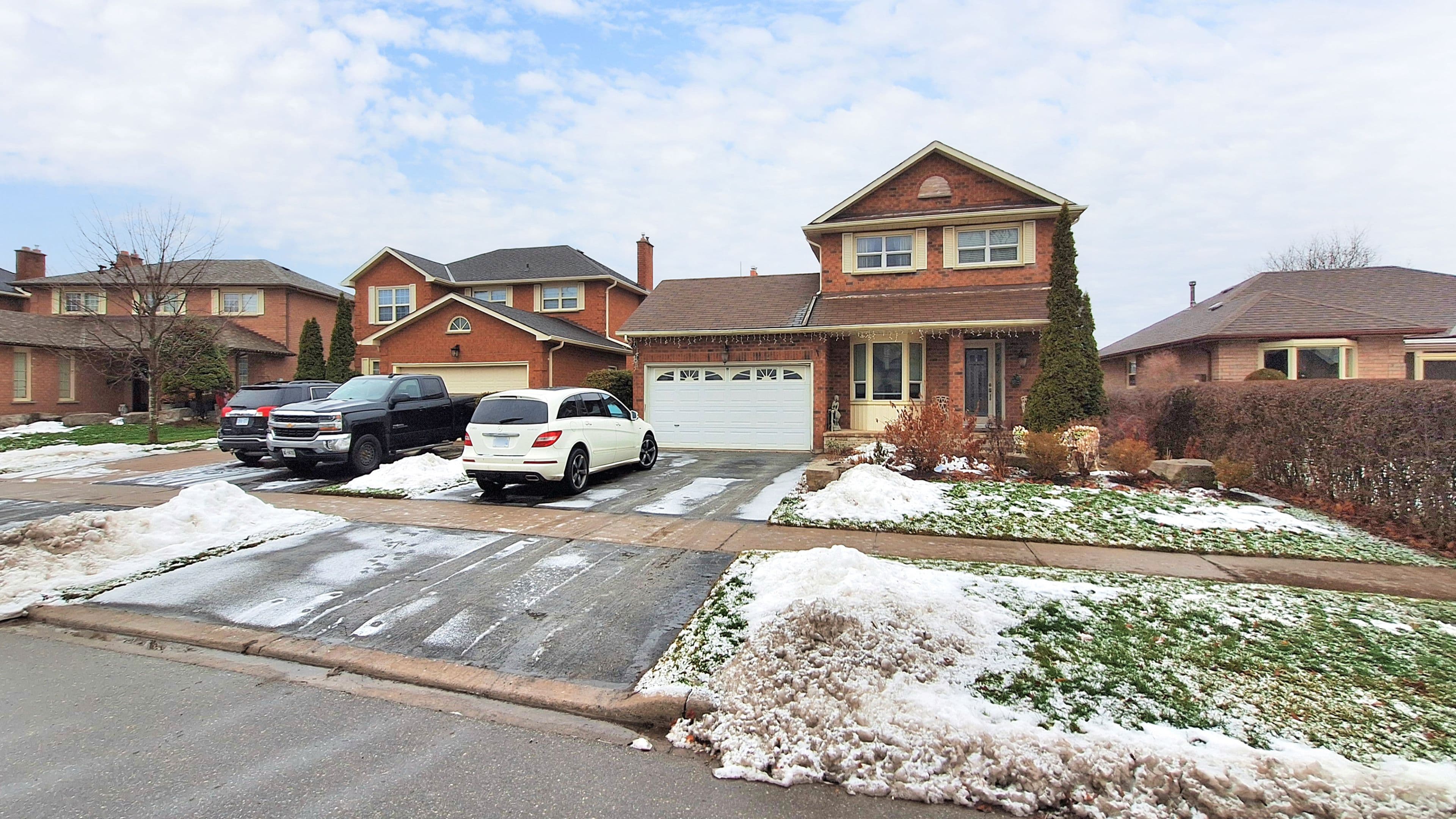 12 Hialeah Crescent BSMT, Whitby, ON L1N 6R1