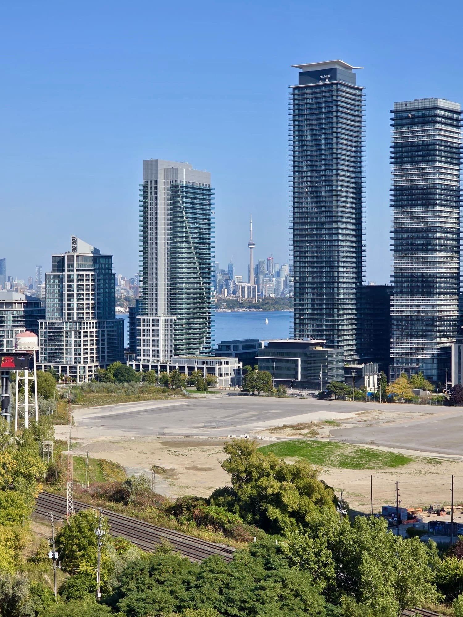 185 Legion Road N 1906, Toronto W06, ON M8Y 0A1