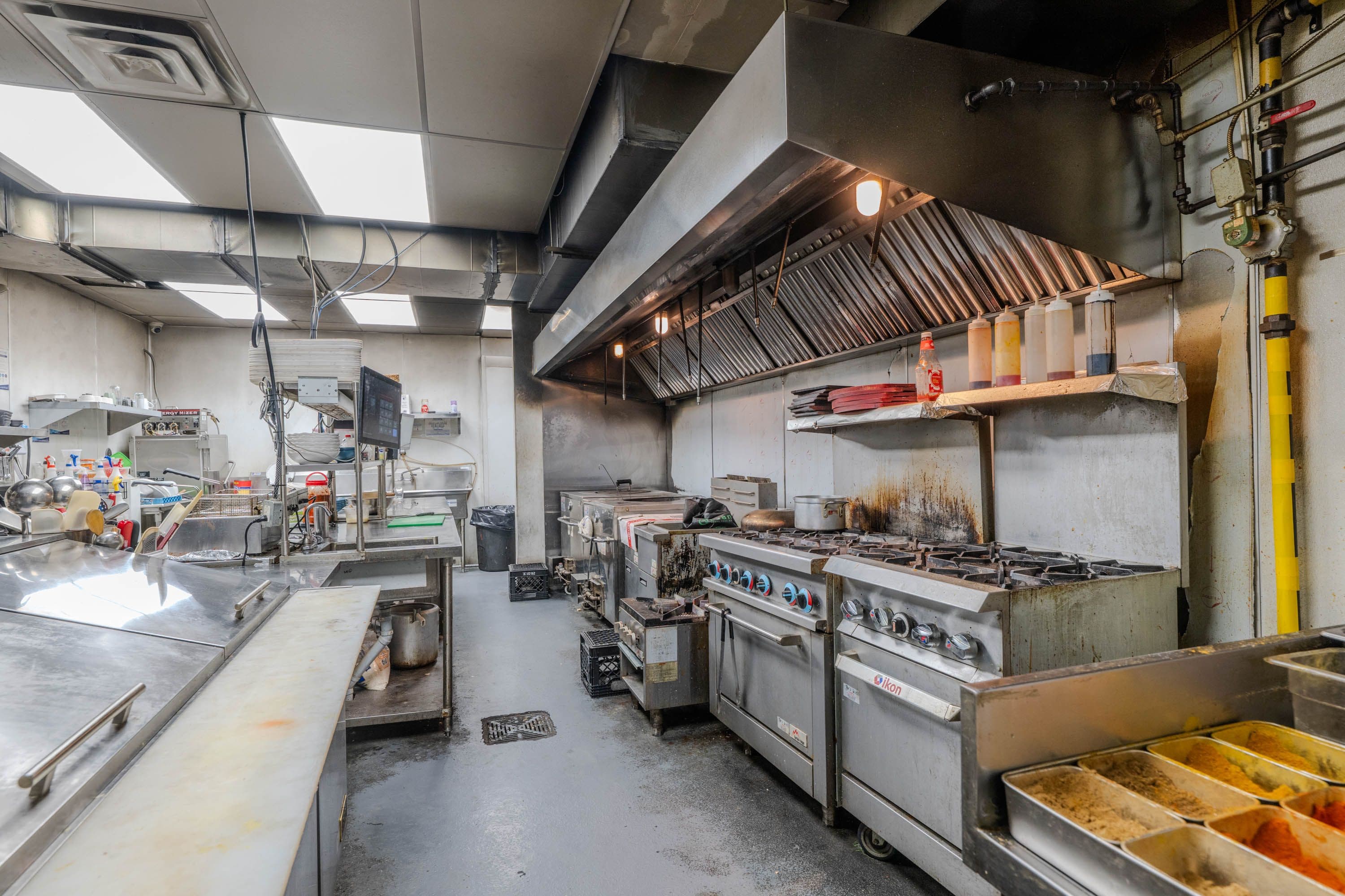 2055 DUNDAS Street, Mississauga, ON L4X 2W1